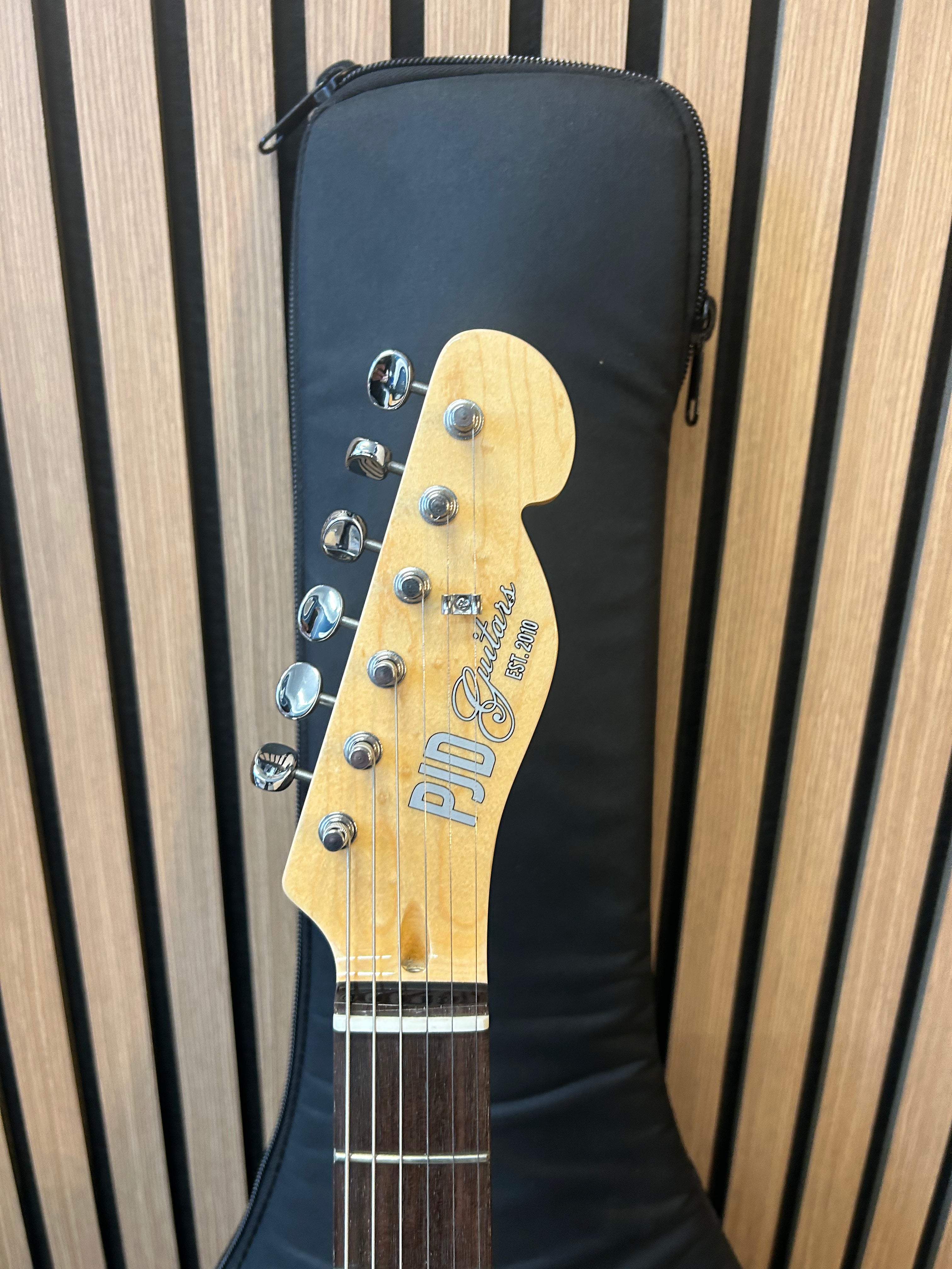 PJD Guitars Woodford Orgin Series Standard in Firemist Gold