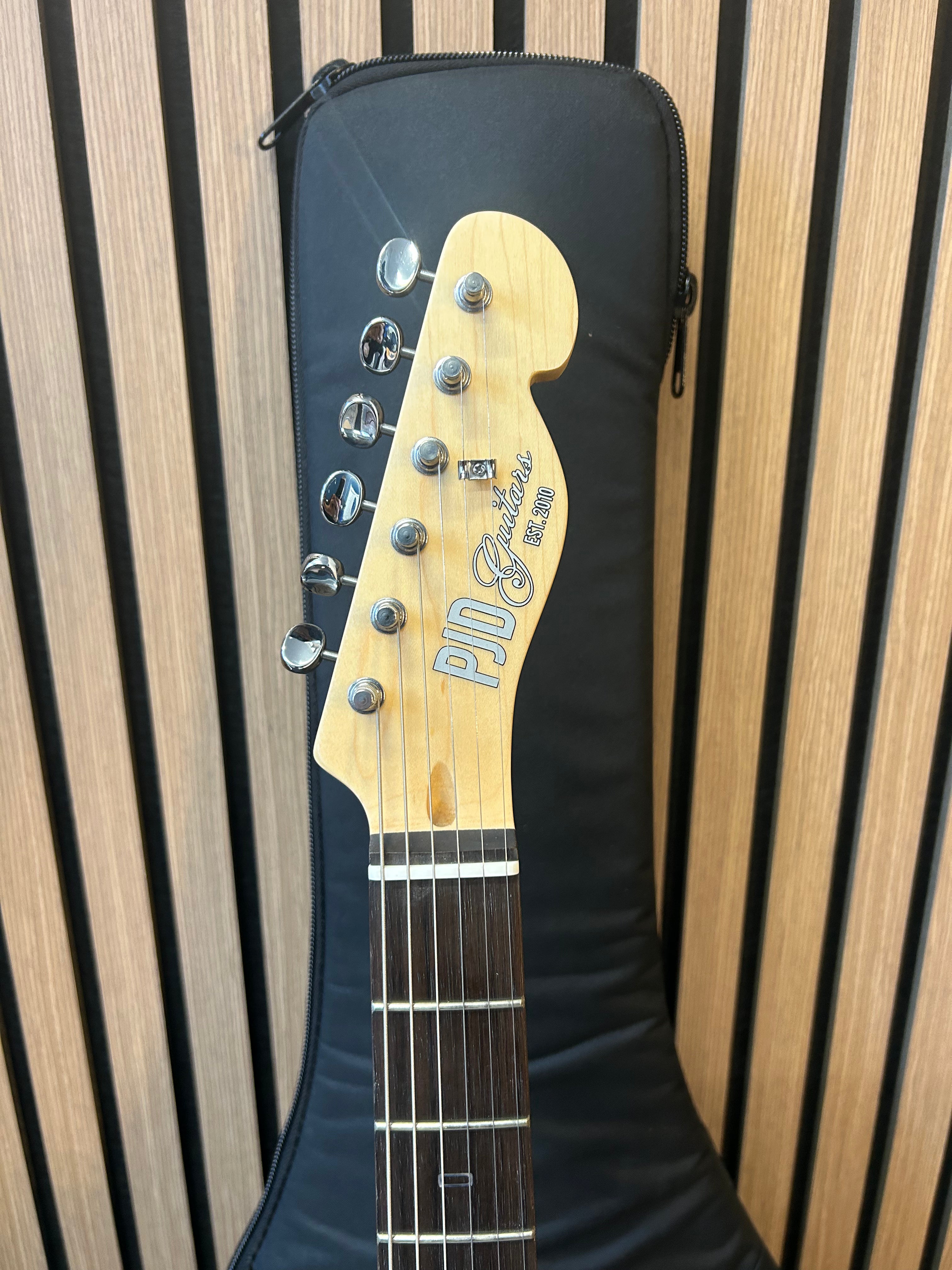 PJD Guitars Carey Orgin Series Apprentice in Cream Soda