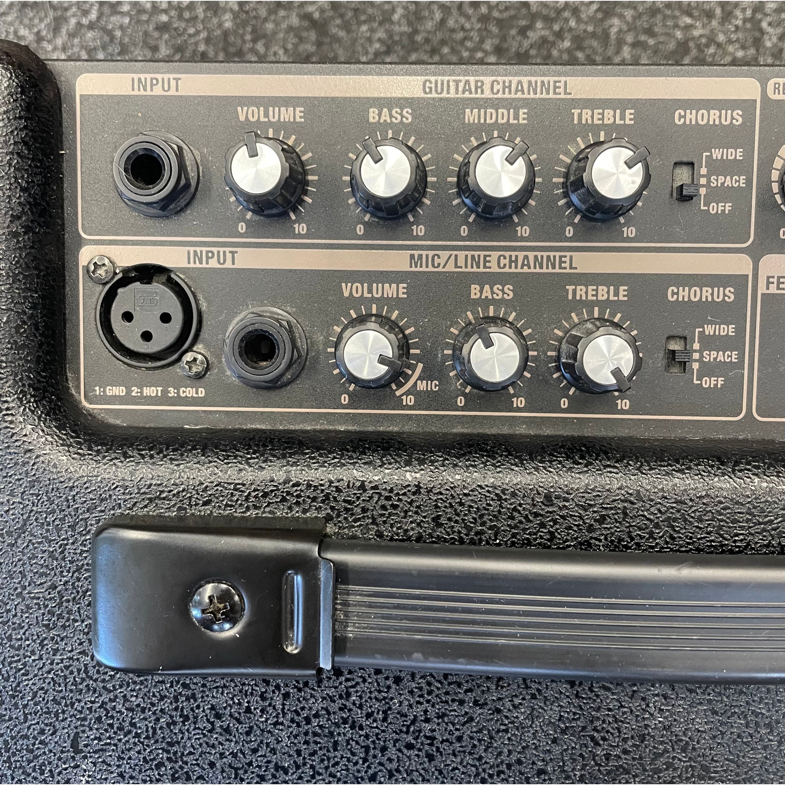 Roland AC33 Acoustic Chorus Battery Operated Portable Acoustic Amplifier Pre-Owned