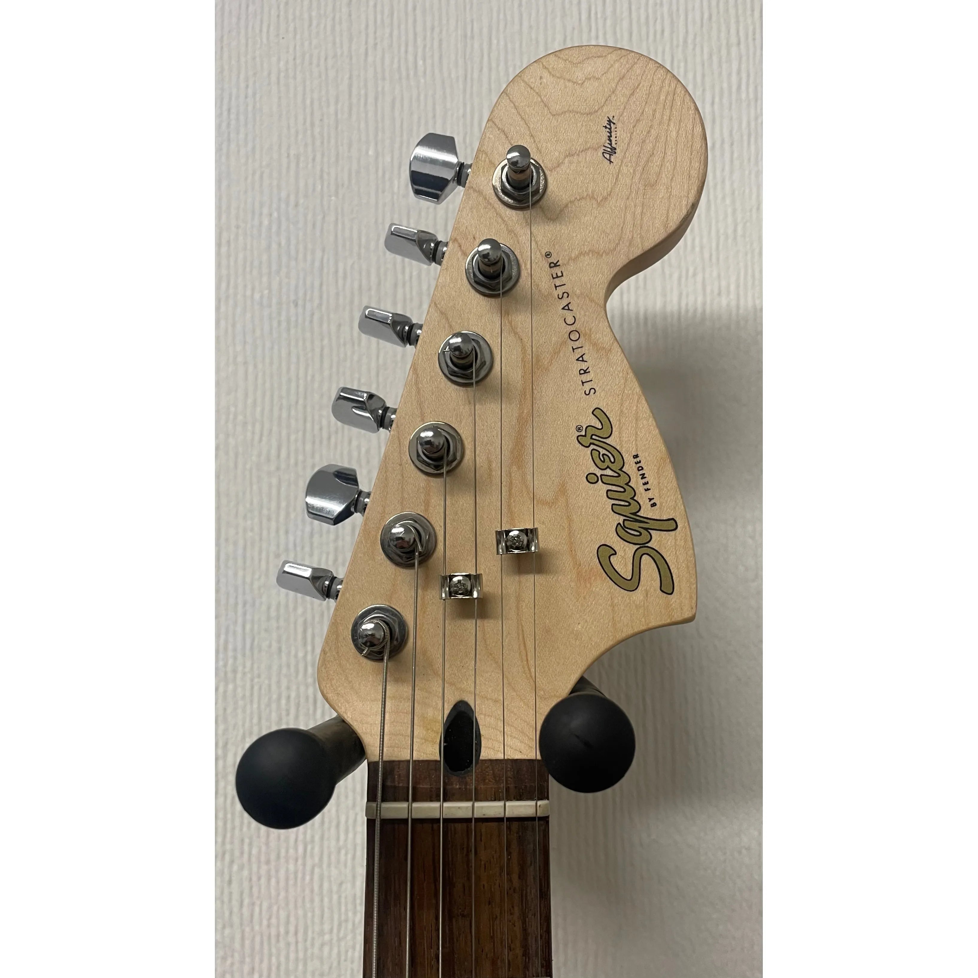 Squier Affinity Squier HSS in Tobacco Sunburst with Strap, Gigbag and Plectrums Pre-Owned