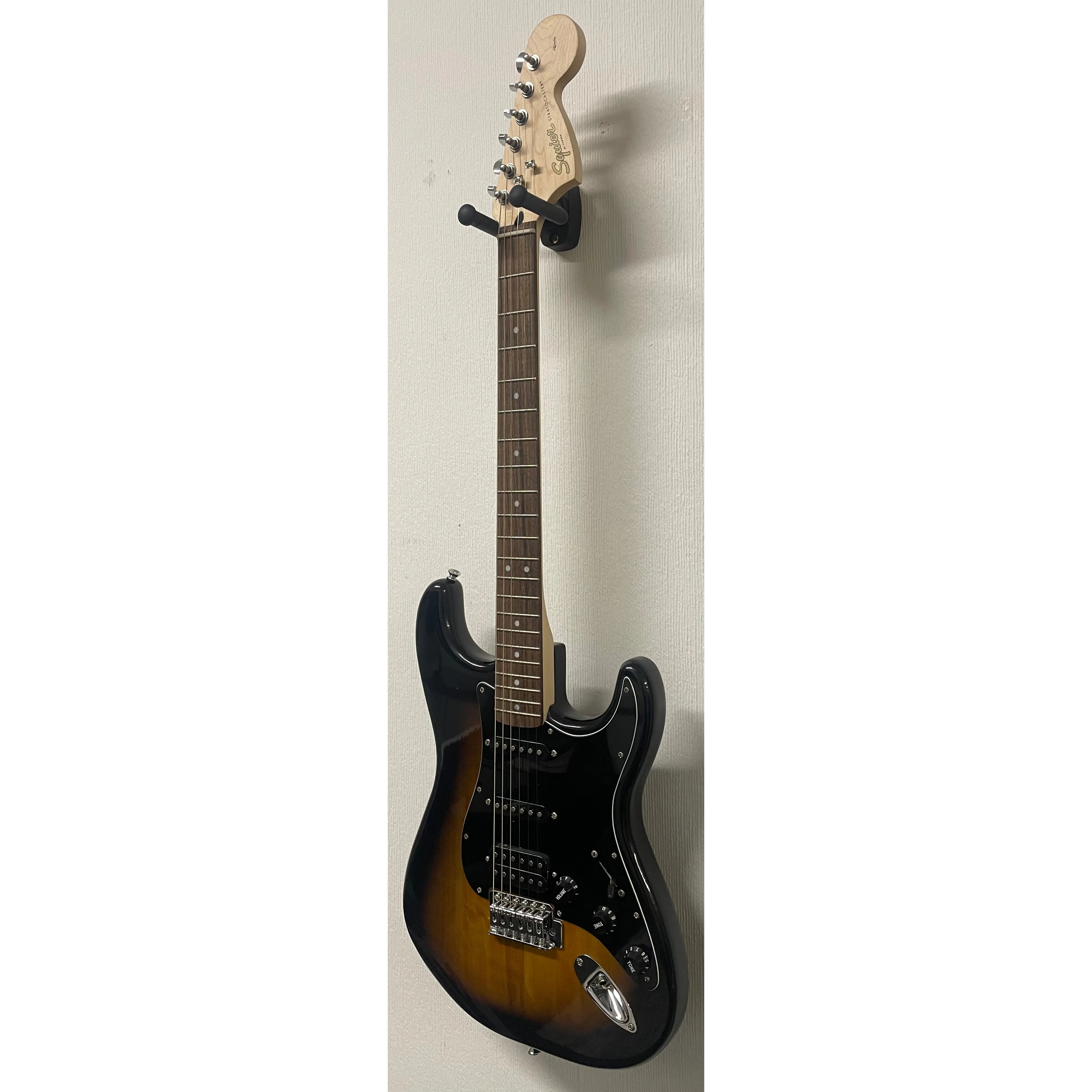 Squier Affinity Squier HSS in Tobacco Sunburst with Strap, Gigbag and Plectrums Pre-Owned