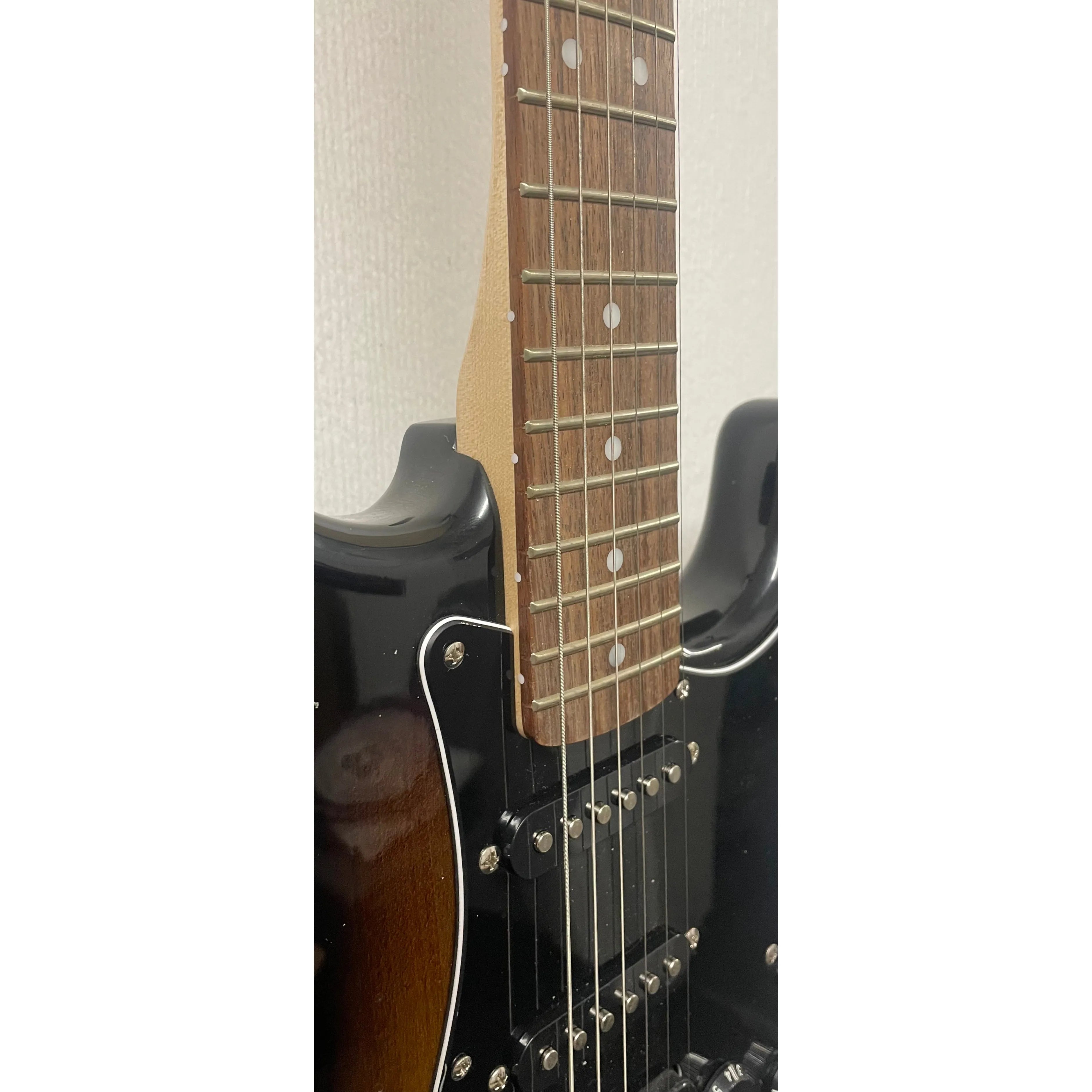 Squier Affinity Squier HSS in Tobacco Sunburst with Strap, Gigbag and Plectrums Pre-Owned