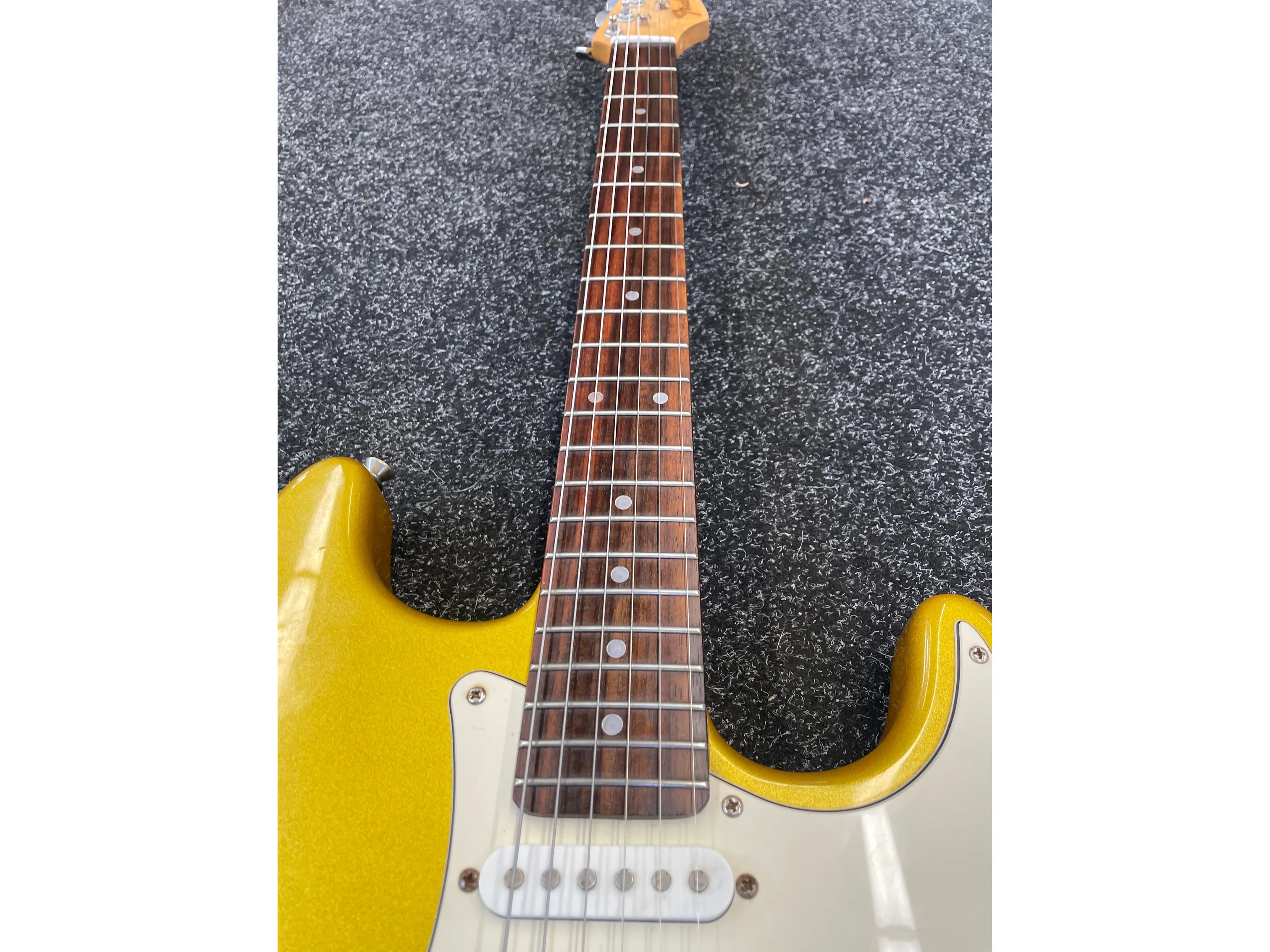 Unbranded Electric Guitar in Yellow Pre-Owned