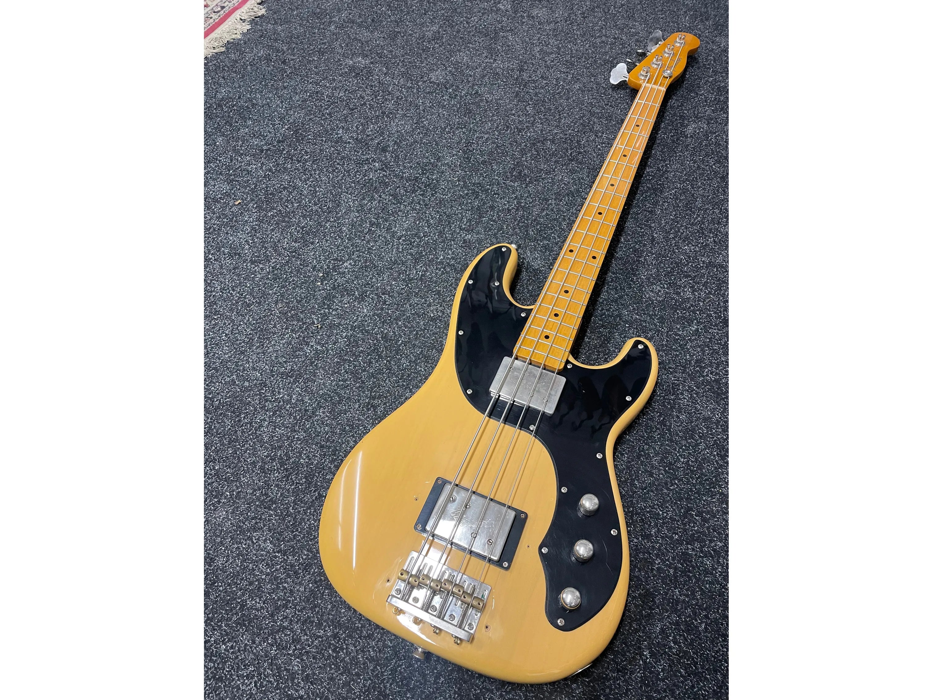 Fender Modern Player Telecaster Bass Guitar (2011-2013) in Butterscotch Pre-Owned