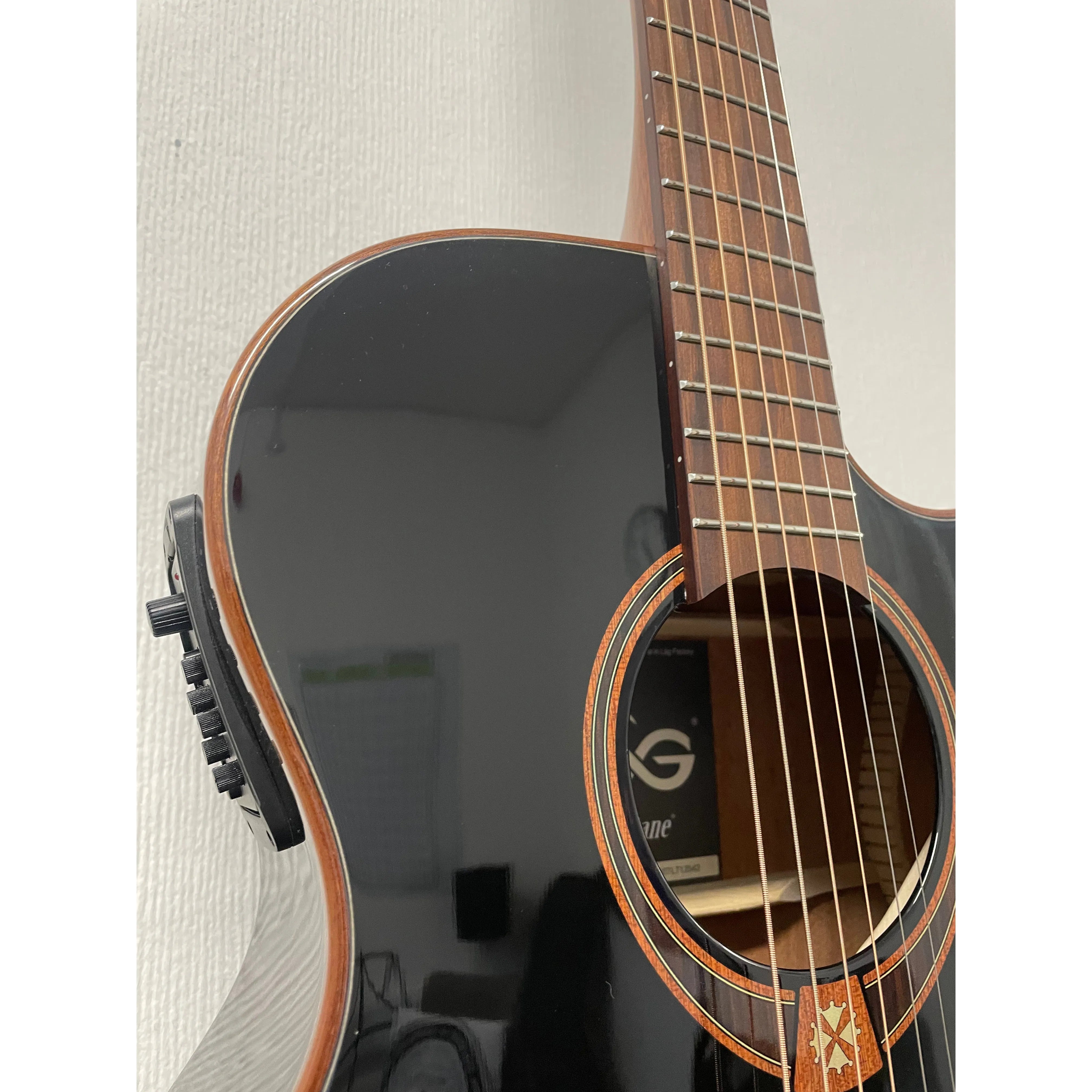 LAG Tramontane 118 Electro Acoustic Guitar Auditorium Bevel Cutaway in Black *B STOCK*