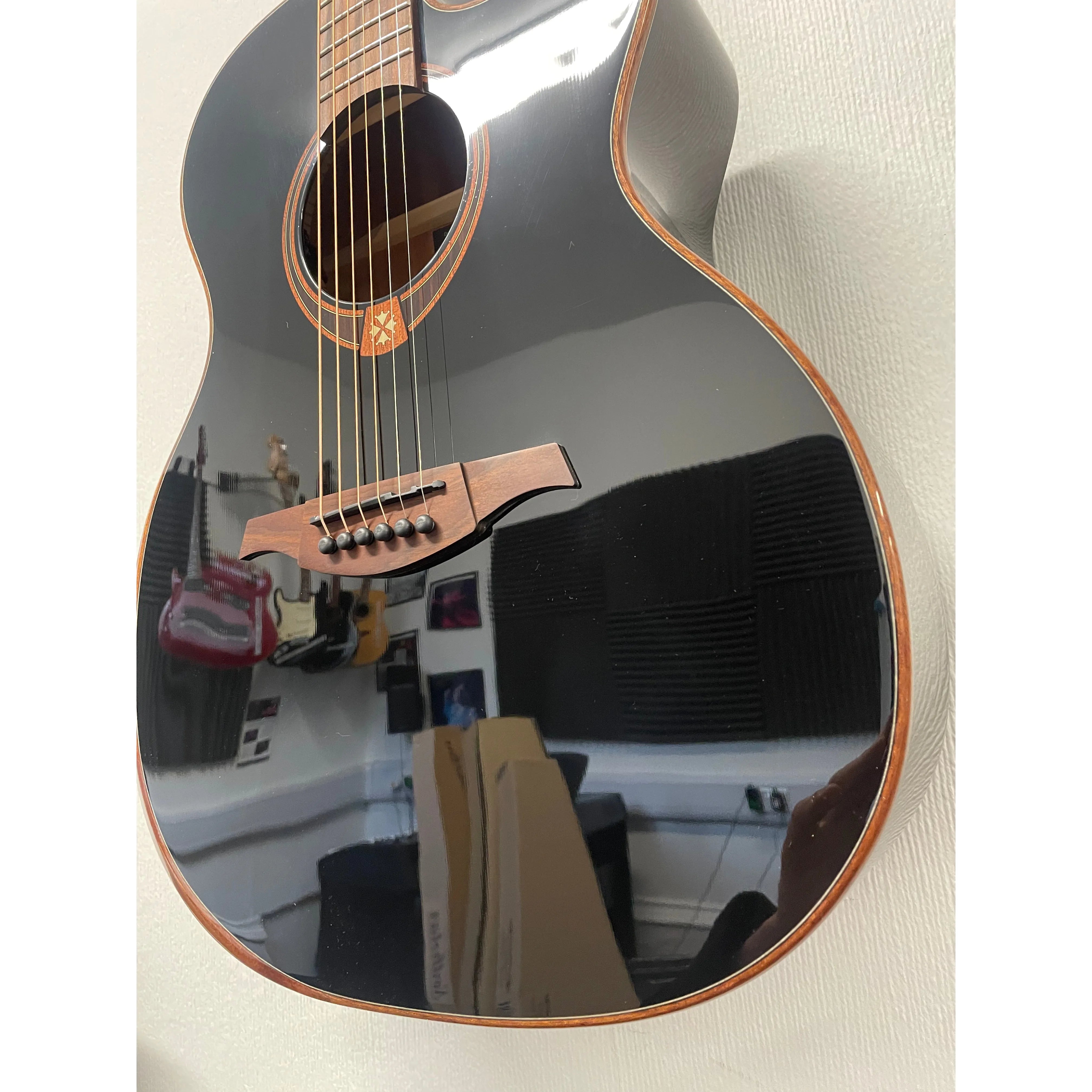 LAG Tramontane 118 Electro Acoustic Guitar Auditorium Bevel Cutaway in Black *B STOCK*