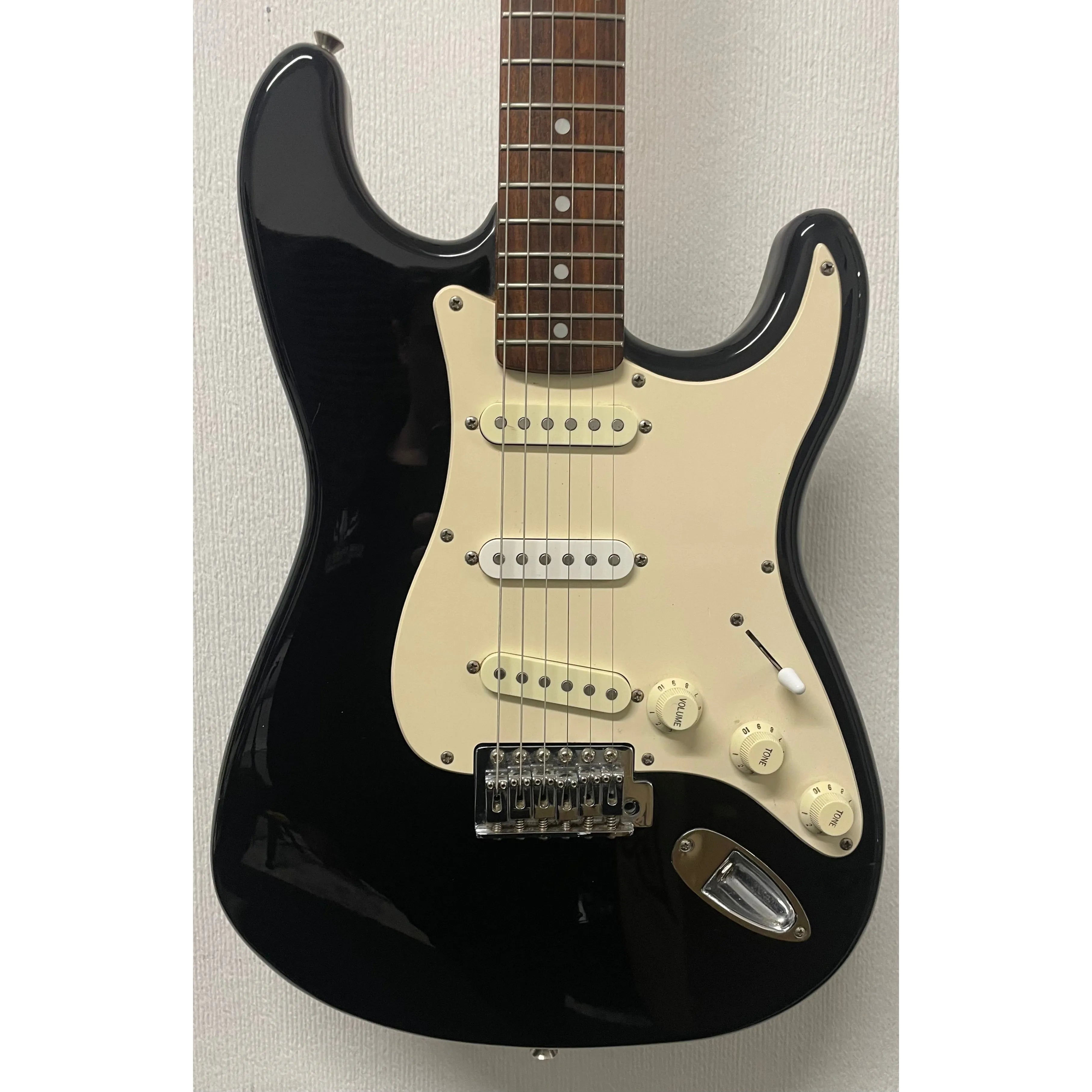 Squier Affinity Stratocaster Electric Guitar in Black Pre-Owned