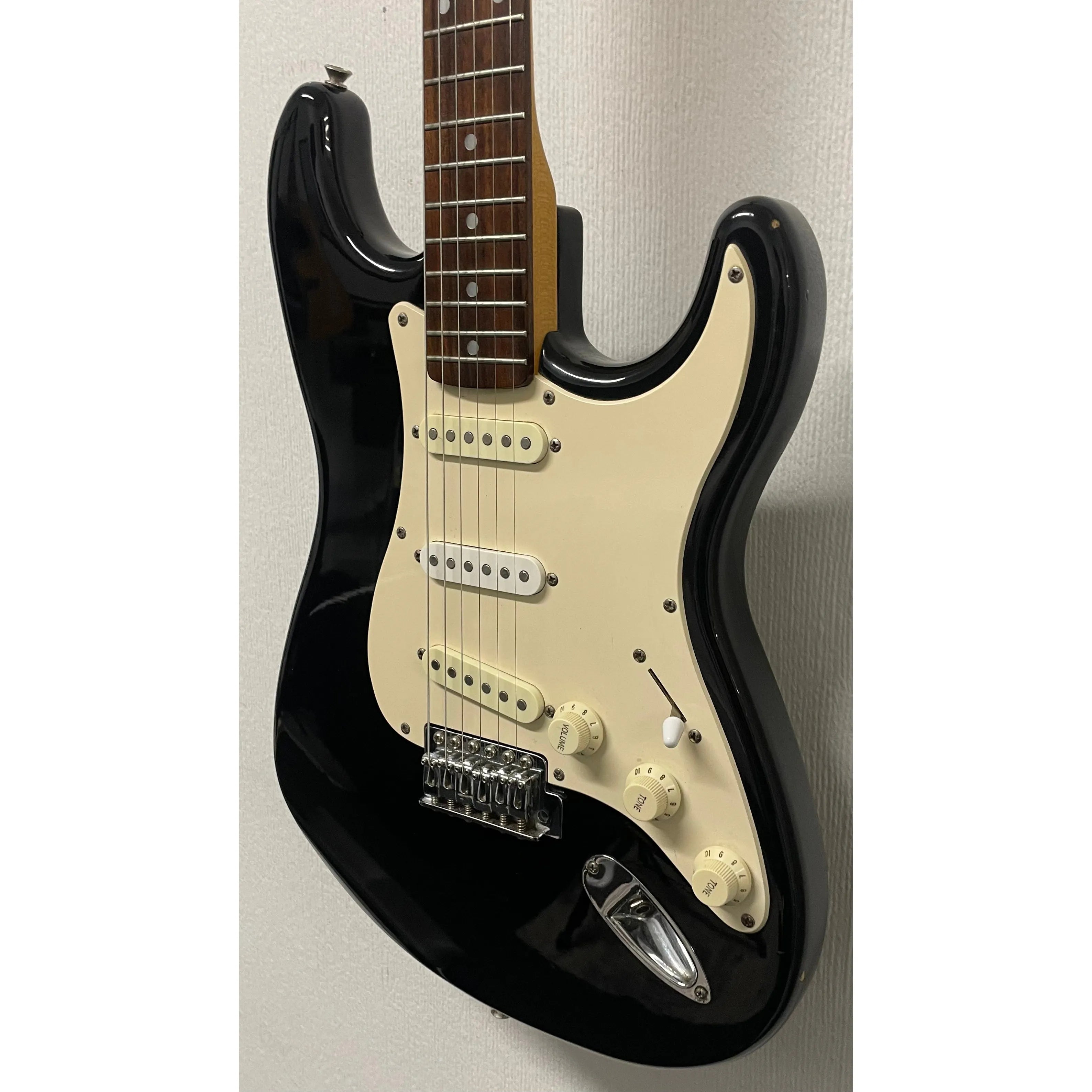 Squier Affinity Stratocaster Electric Guitar in Black Pre-Owned