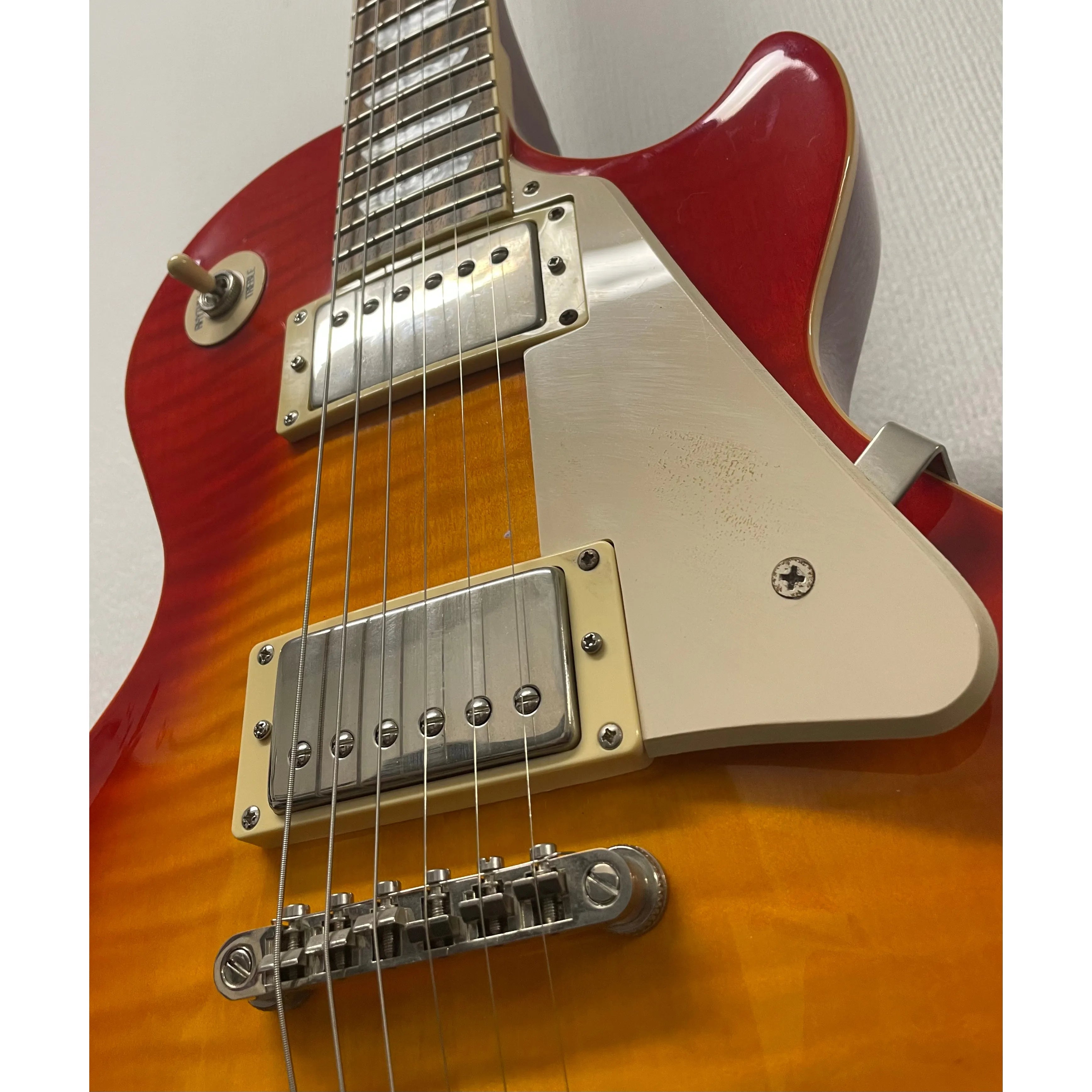 Epiphone Standard Pro Les Paul Plus Top Pro in Sunburst with Original Hardcase Pre-owned