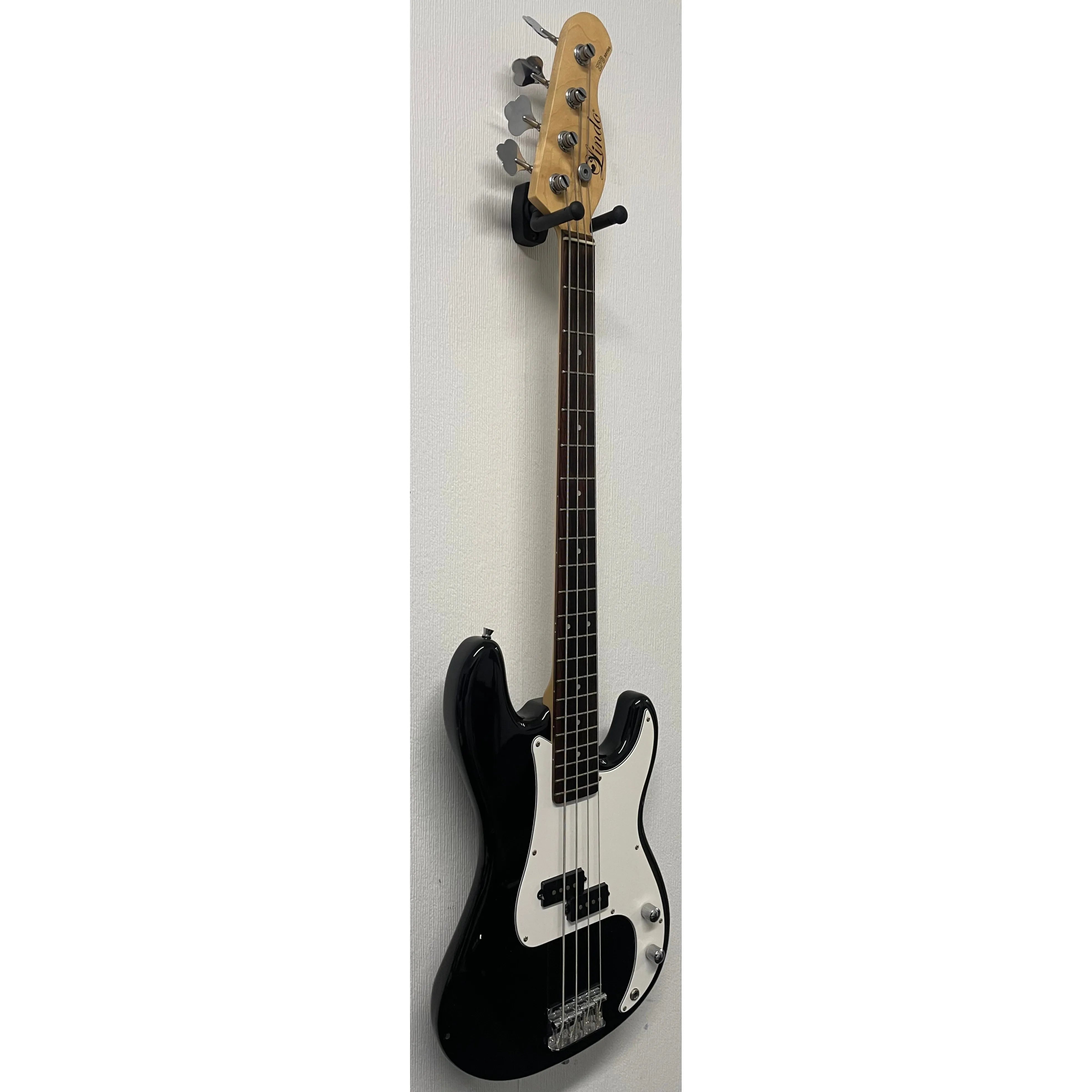 Lindo Precision Style Bass Guitar in Black Pre-Owned
