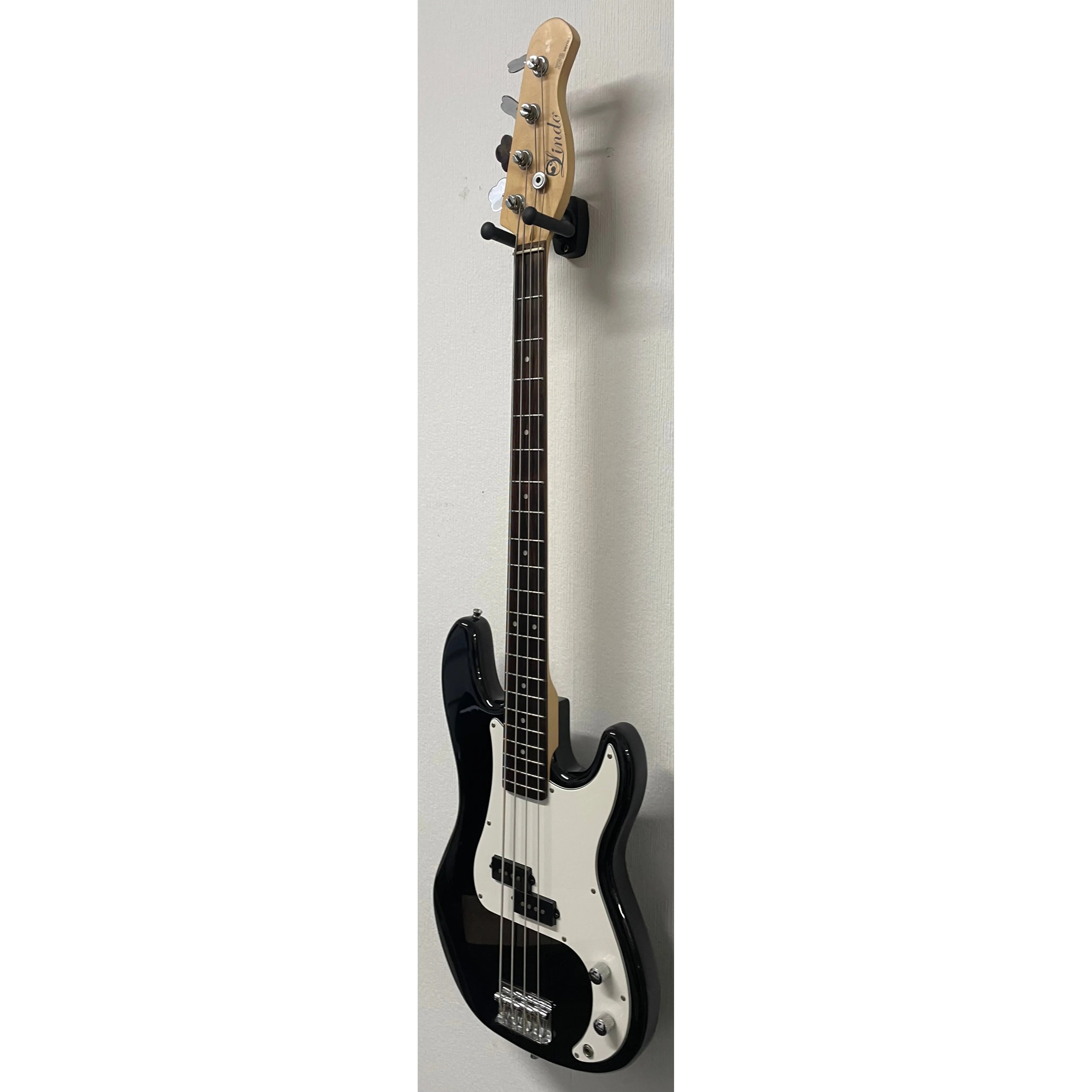 Lindo Precision Style Bass Guitar in Black Pre-Owned