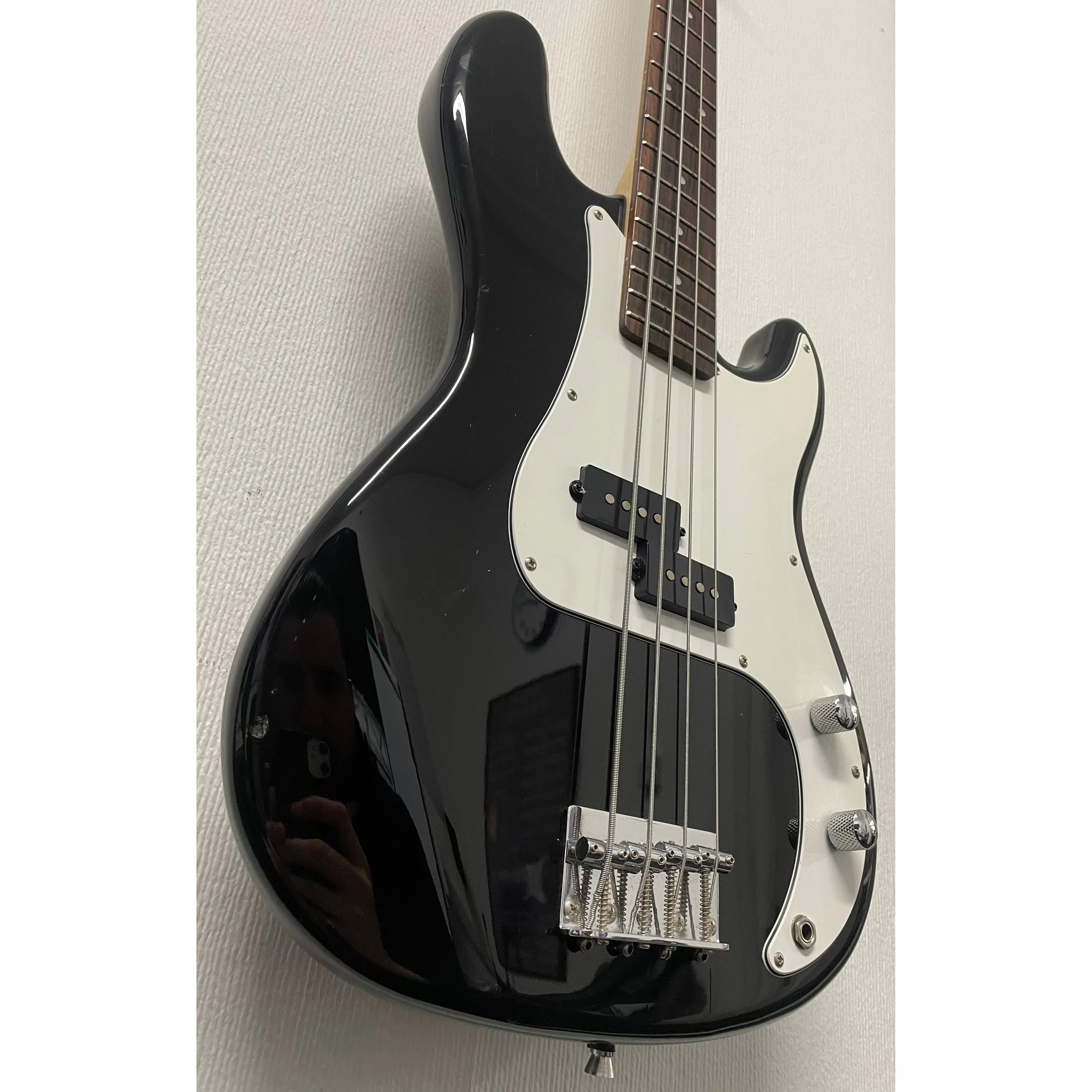 Lindo Precision Style Bass Guitar in Black Pre-Owned