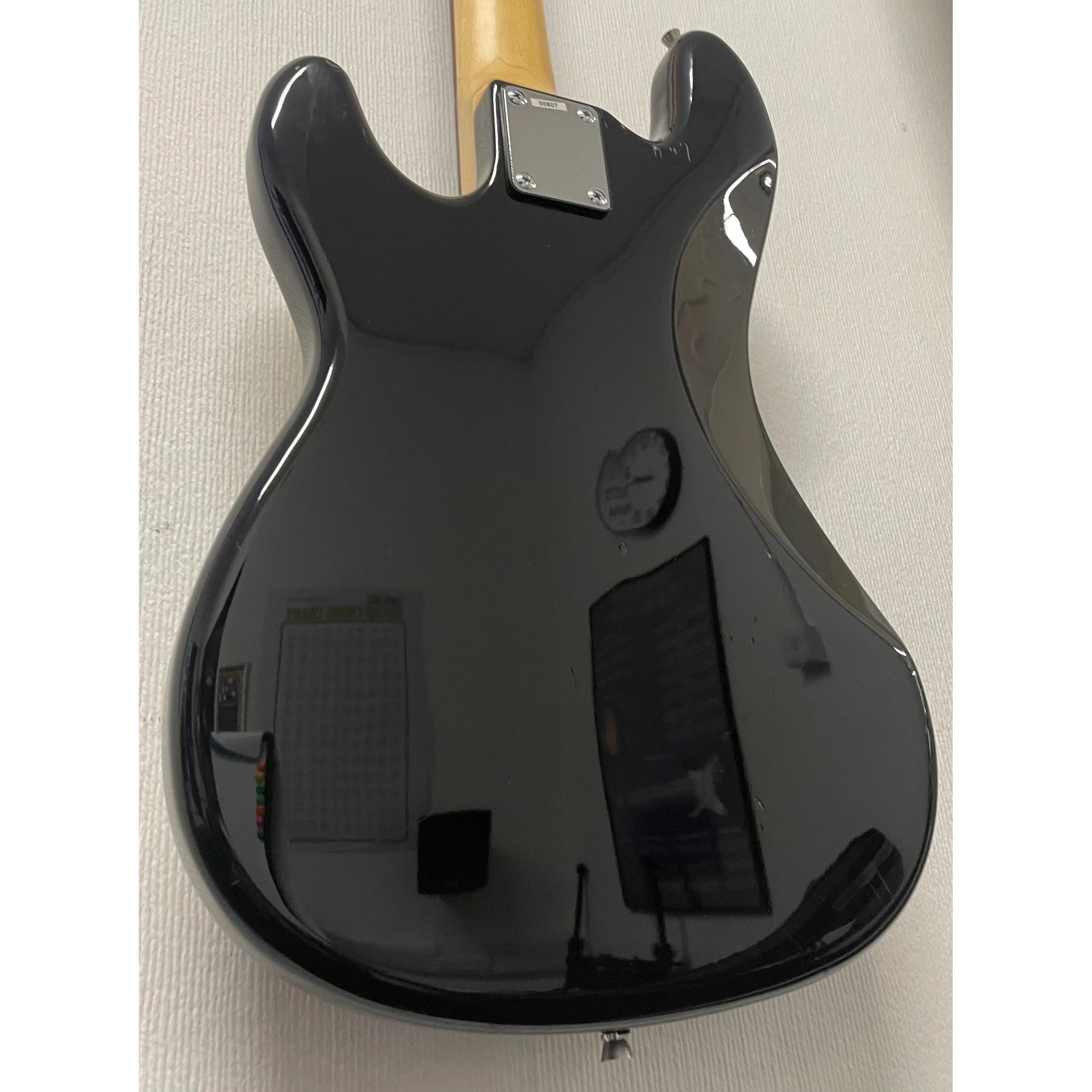 Lindo Precision Style Bass Guitar in Black Pre-Owned