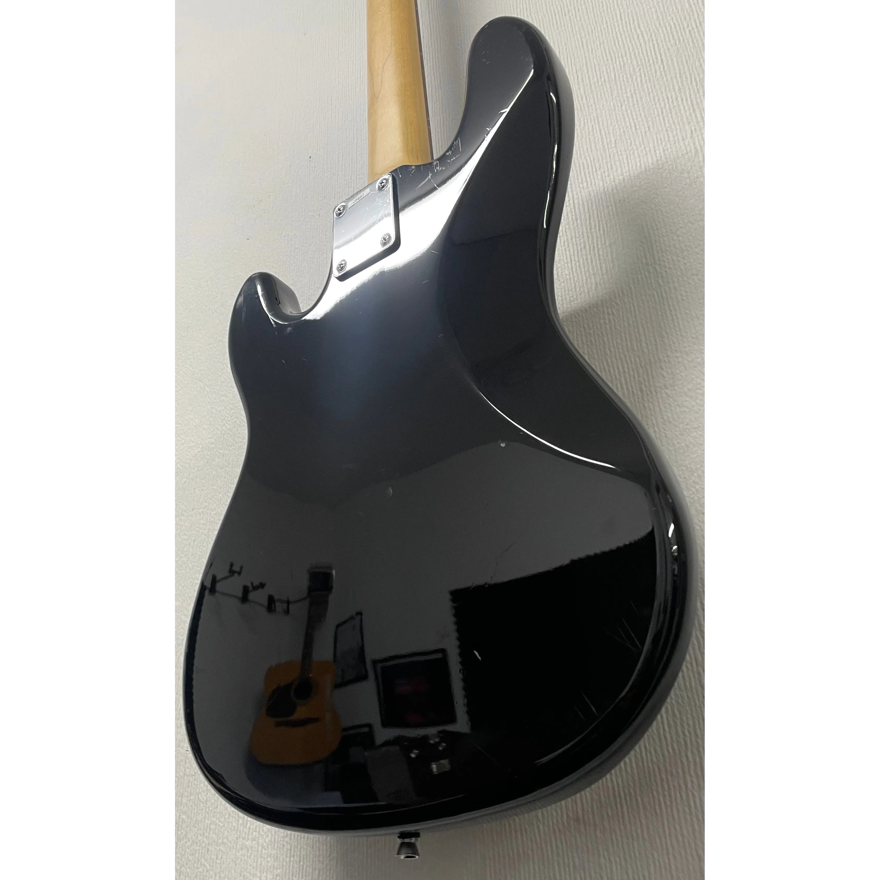 Lindo Precision Style Bass Guitar in Black Pre-Owned