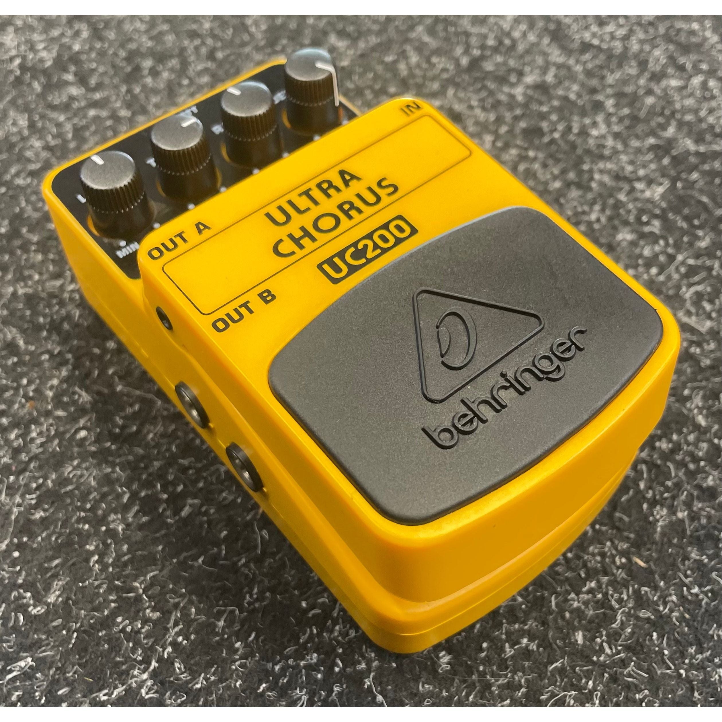 Behringer Ultra Chorus UC200 Stereo Effects Pedal Pre-Owned