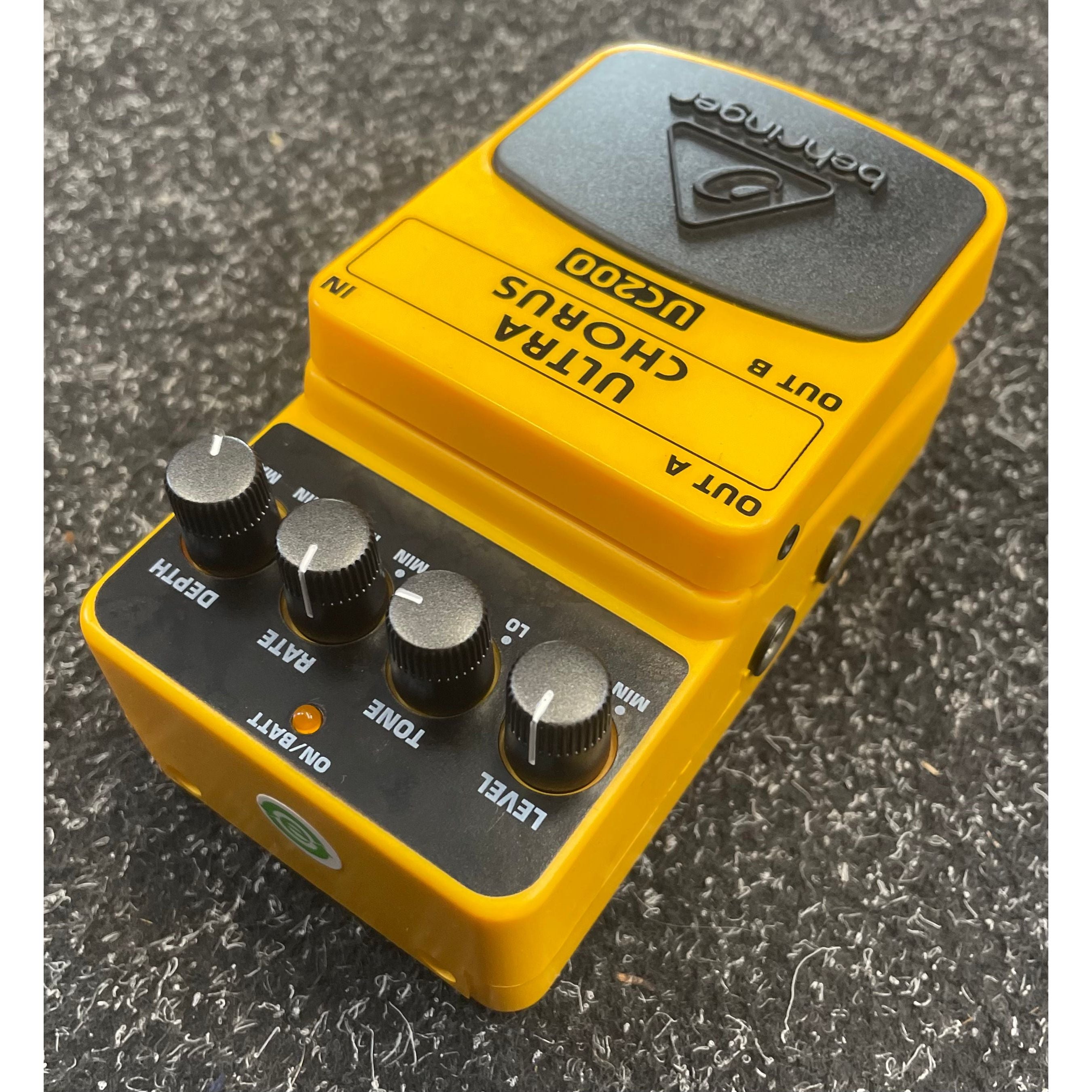 Behringer Ultra Chorus UC200 Stereo Effects Pedal Pre-Owned