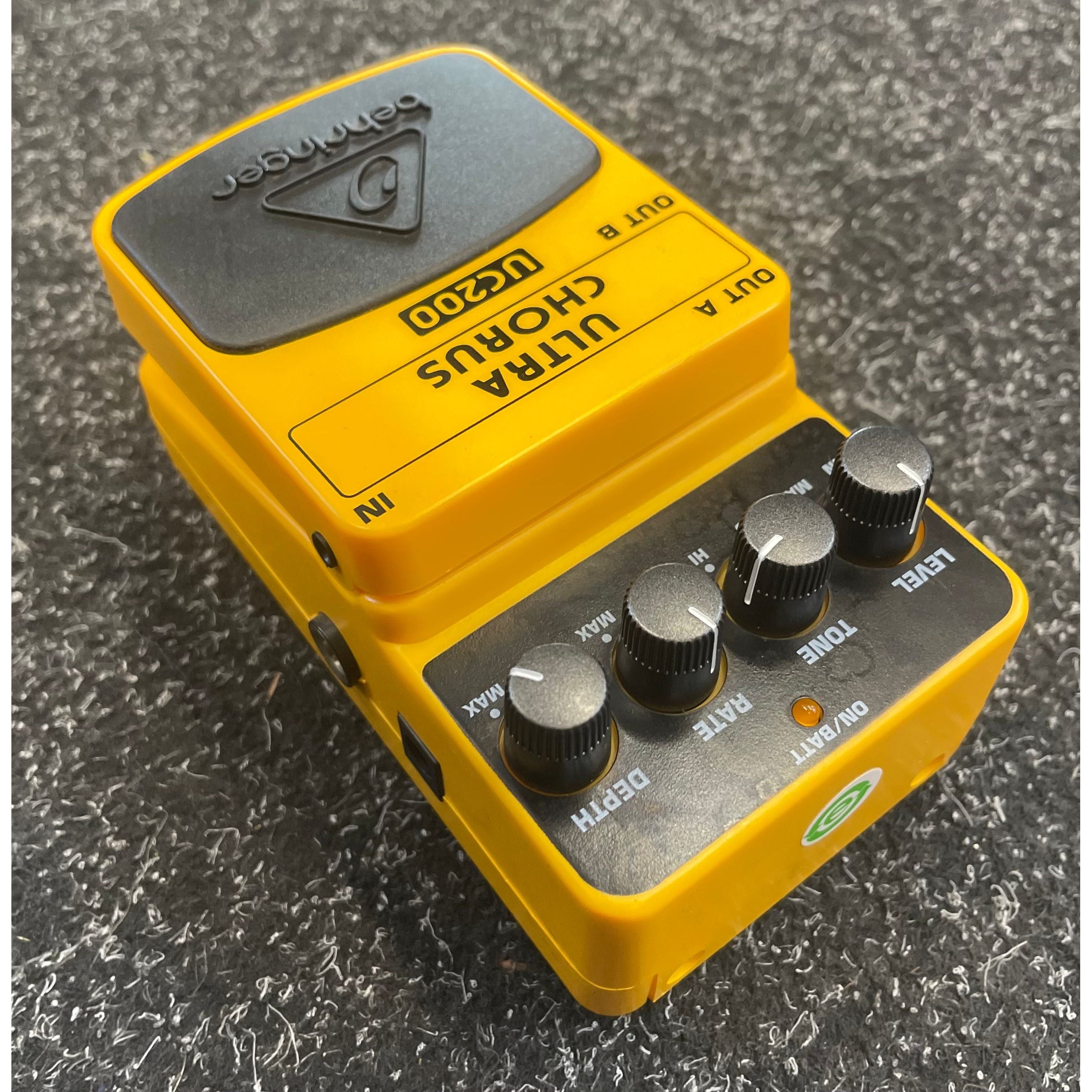 Behringer Ultra Chorus UC200 Stereo Effects Pedal Pre-Owned