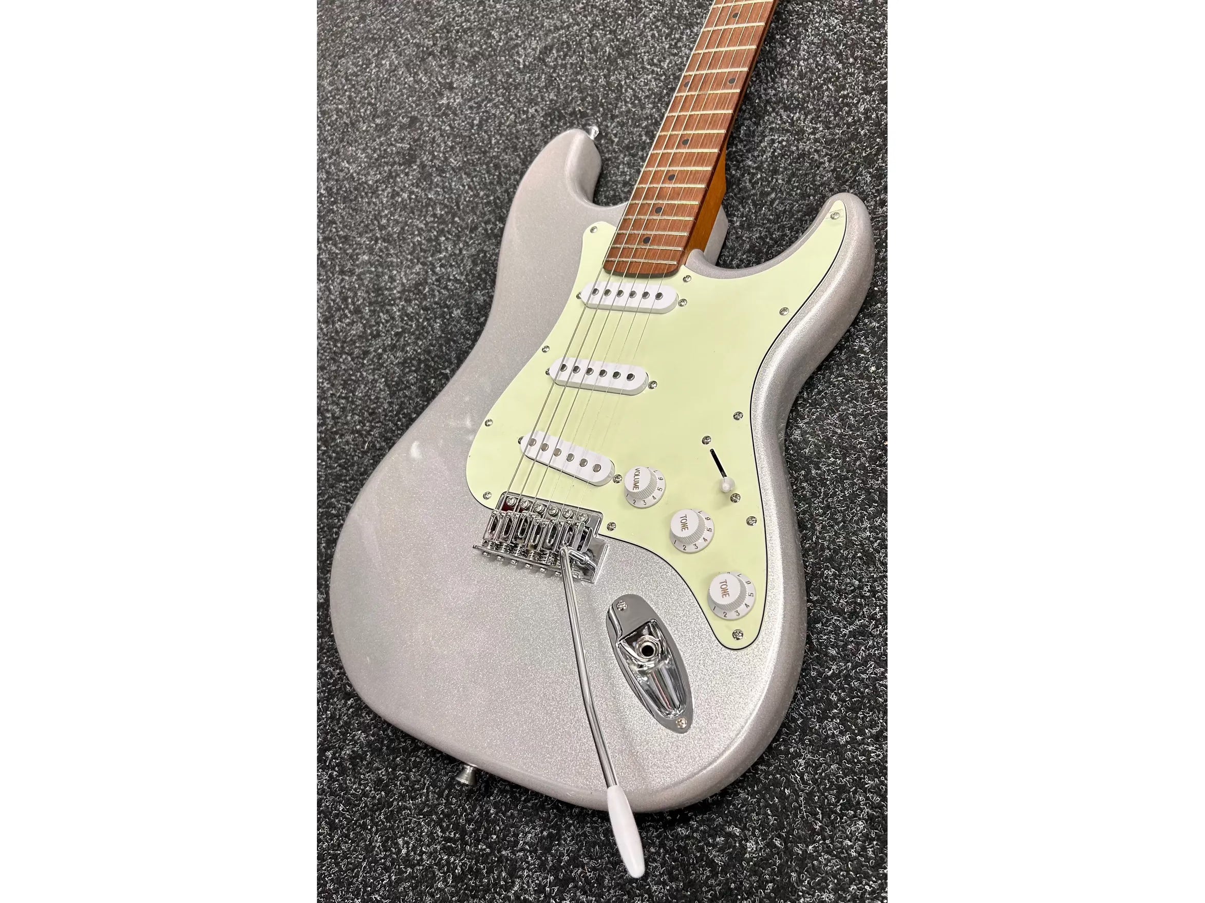 Northstar Electric Guitar Double Cut, in Inca Silver