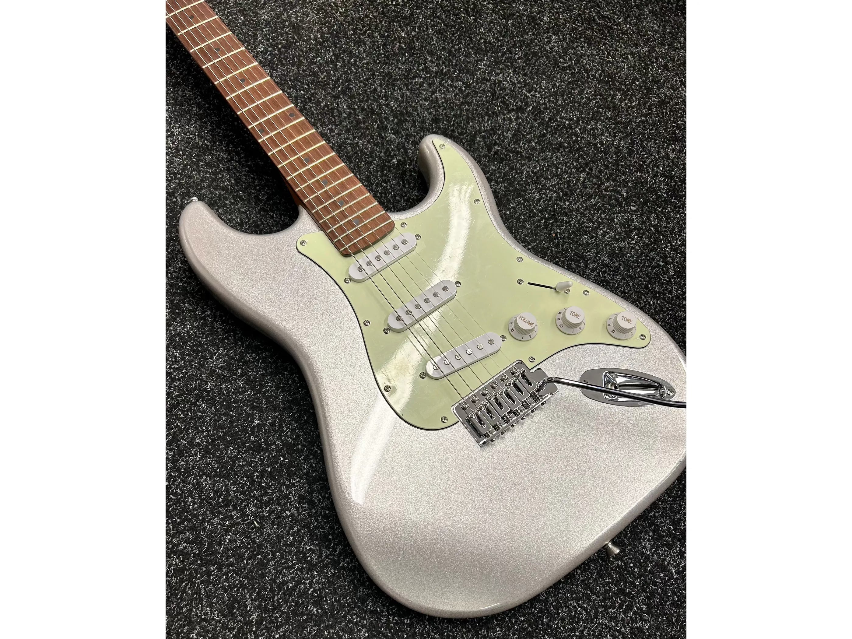 Northstar Electric Guitar Double Cut, in Inca Silver