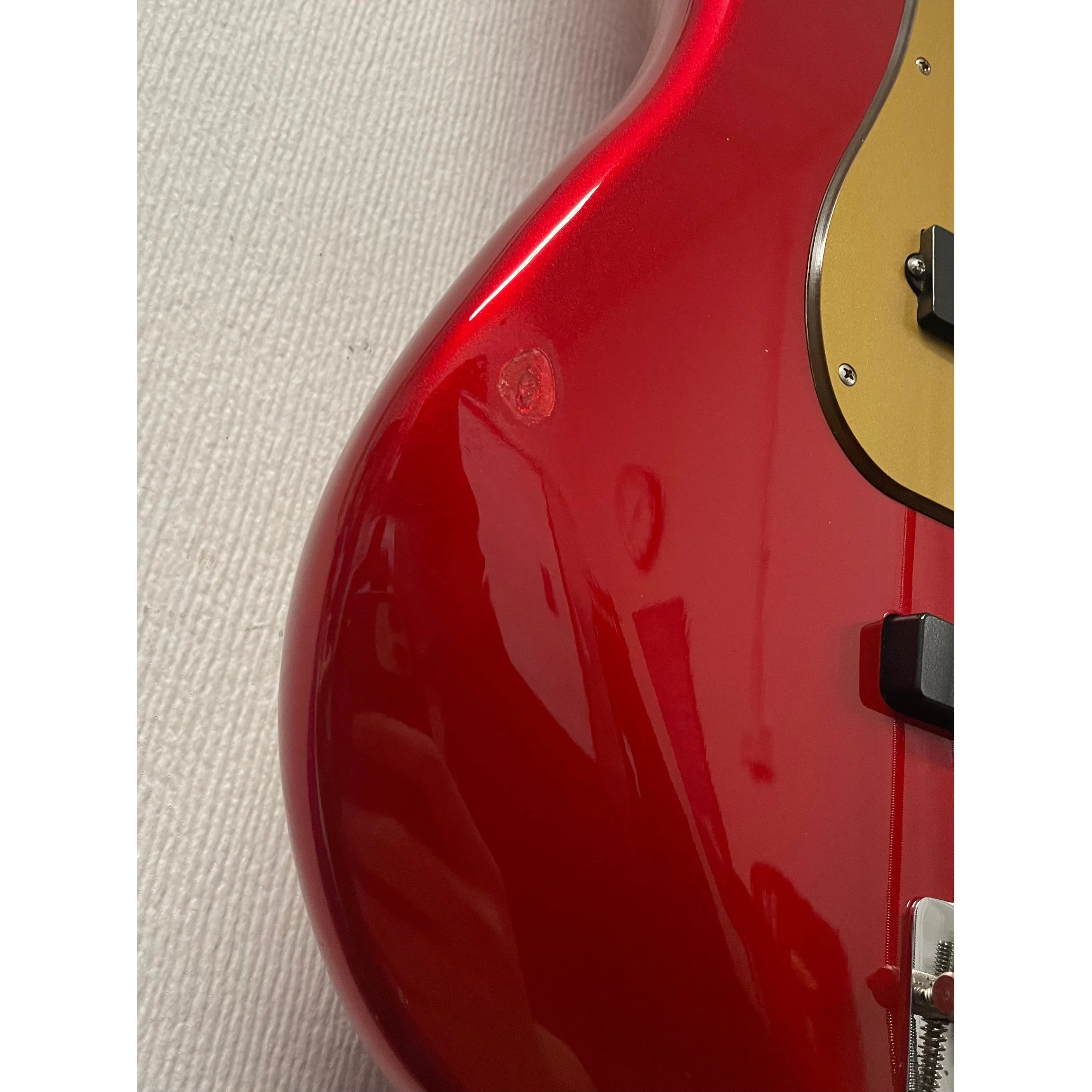 Fender Deluxe Active P Bass Special in Chrome Red Pre-Owned