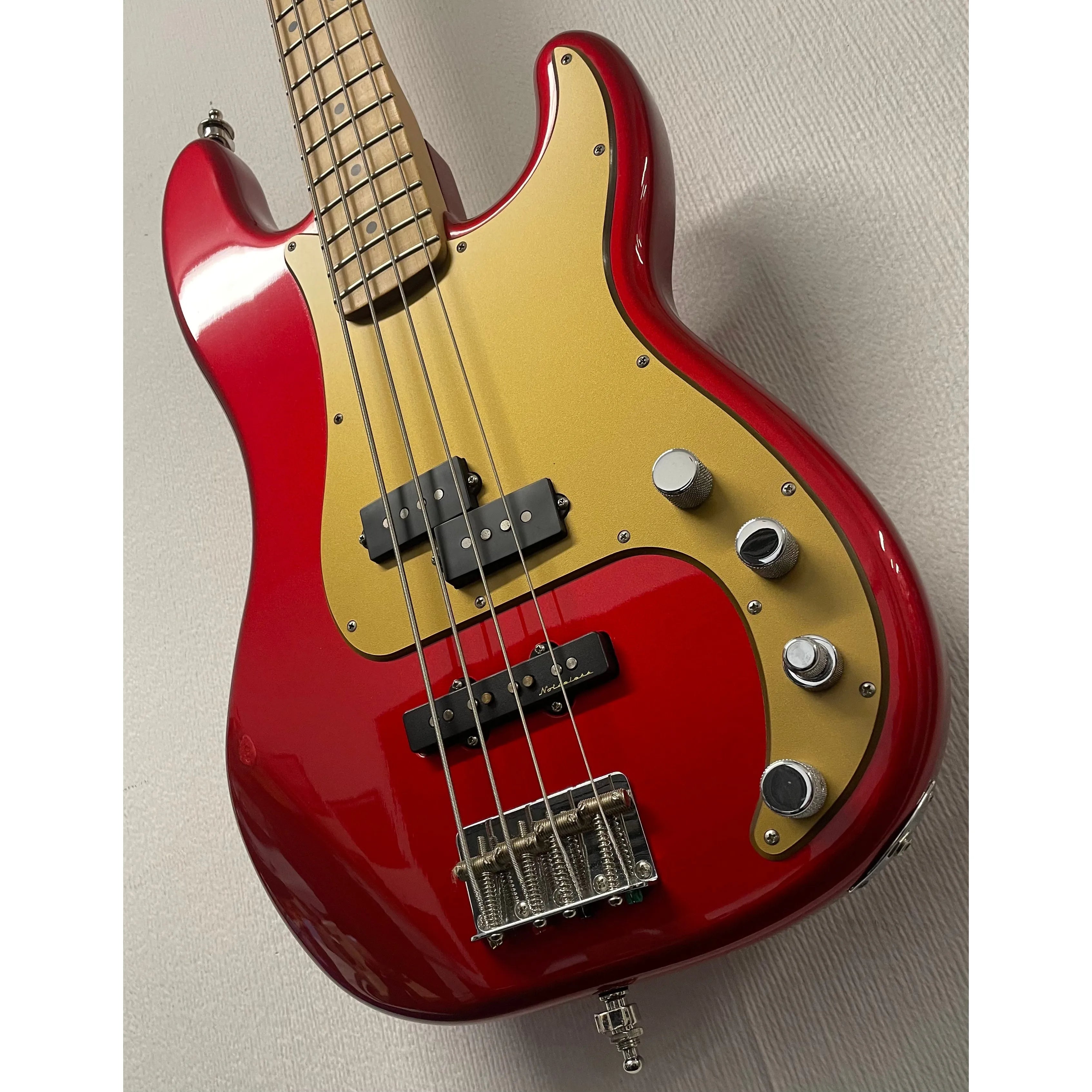 Fender Deluxe Active P Bass Special in Chrome Red Pre-Owned