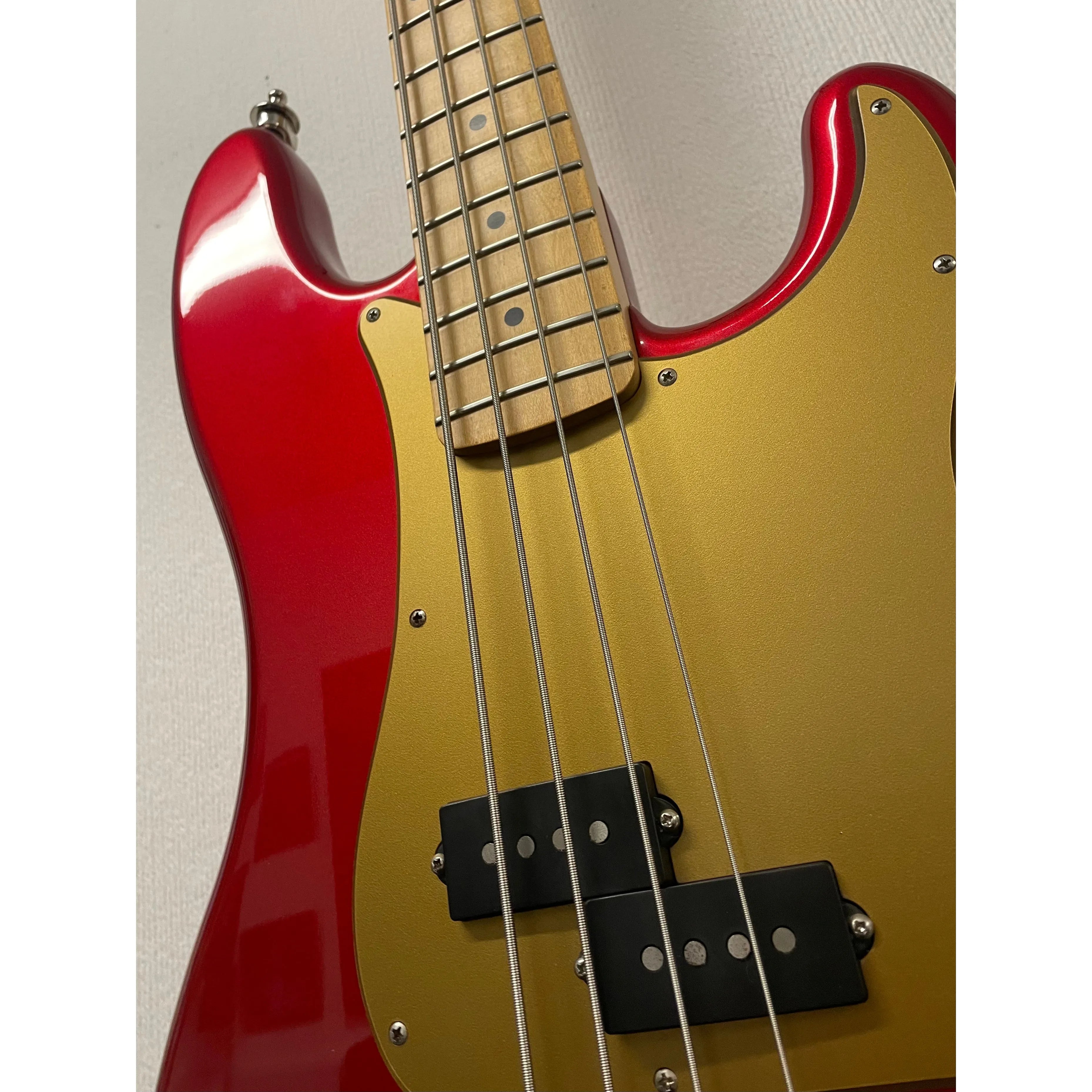 Fender Deluxe Active P Bass Special in Chrome Red Pre-Owned