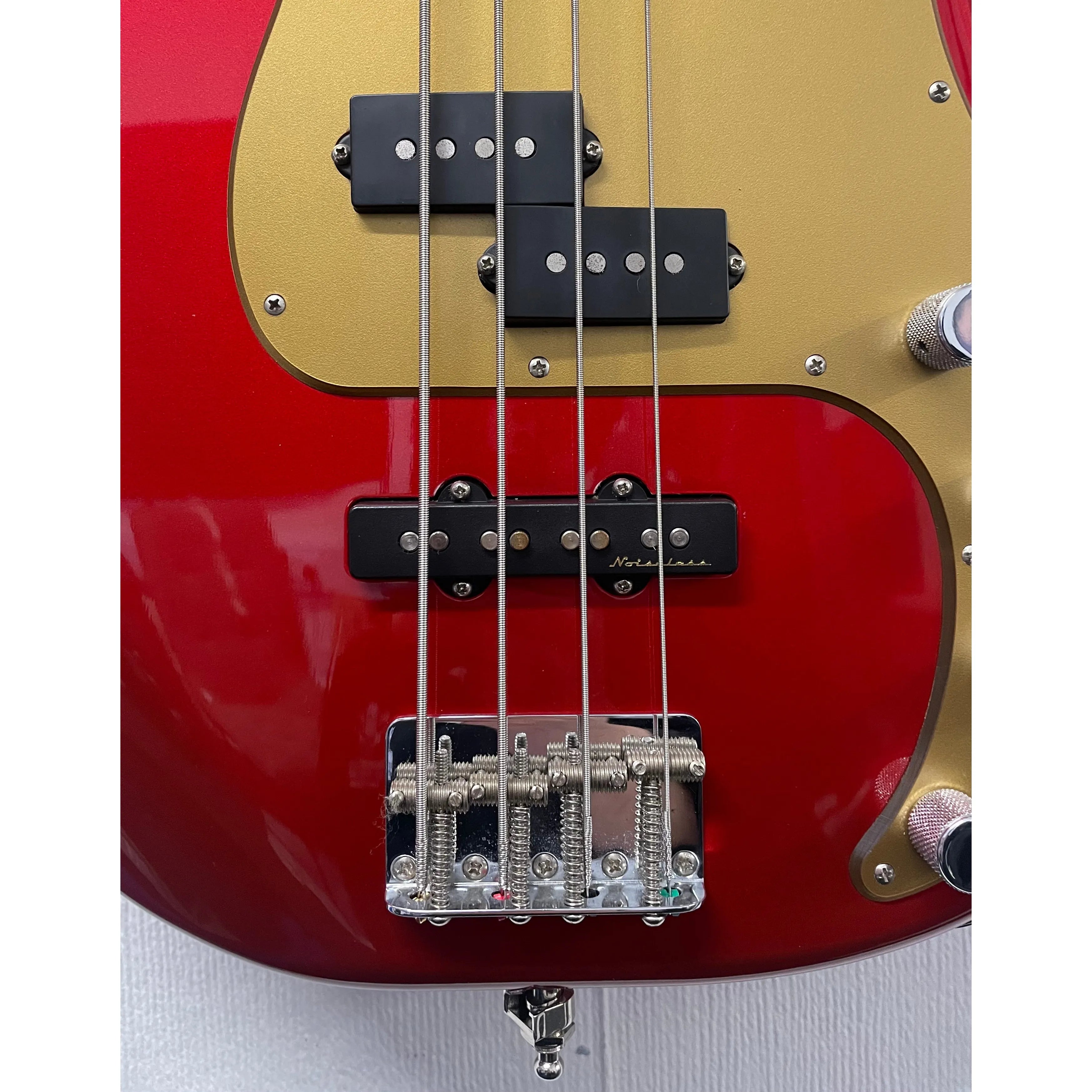Fender Deluxe Active P Bass Special in Chrome Red Pre-Owned