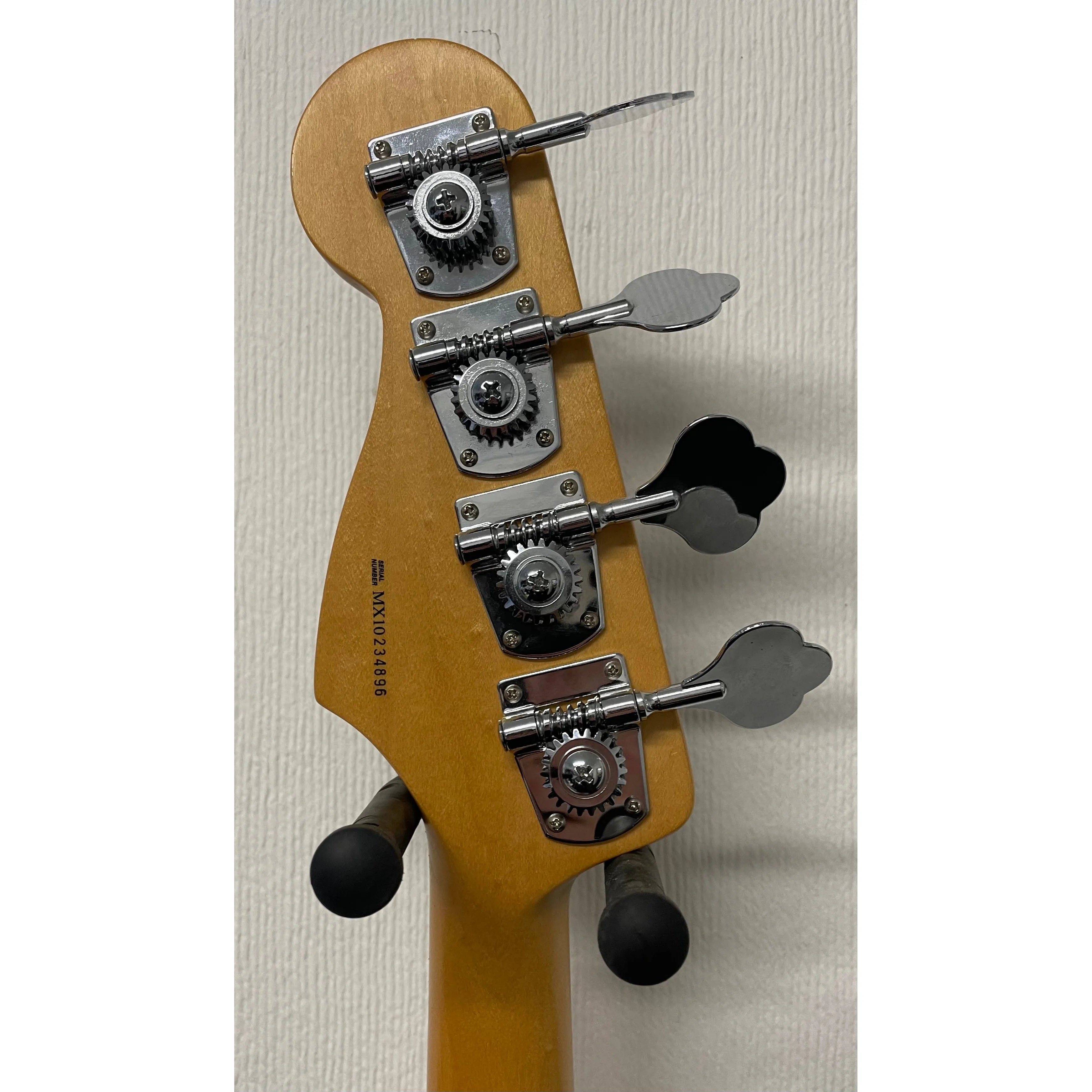 Fender Deluxe Active P Bass Special in Chrome Red Pre-Owned