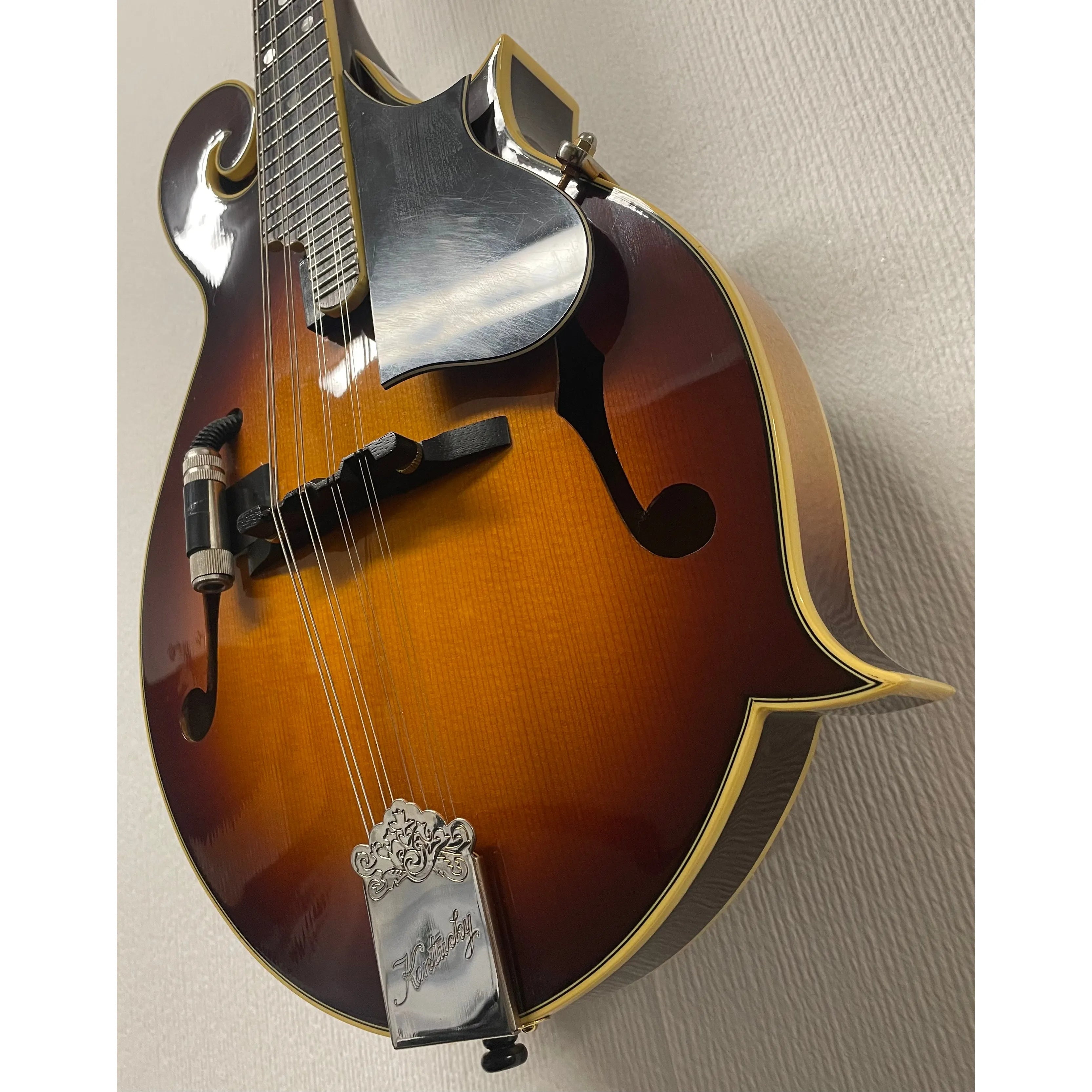 Kentucky Mandolin KM-630F Electro Acoustic in Sunburst with Gigbag Pre-Owned