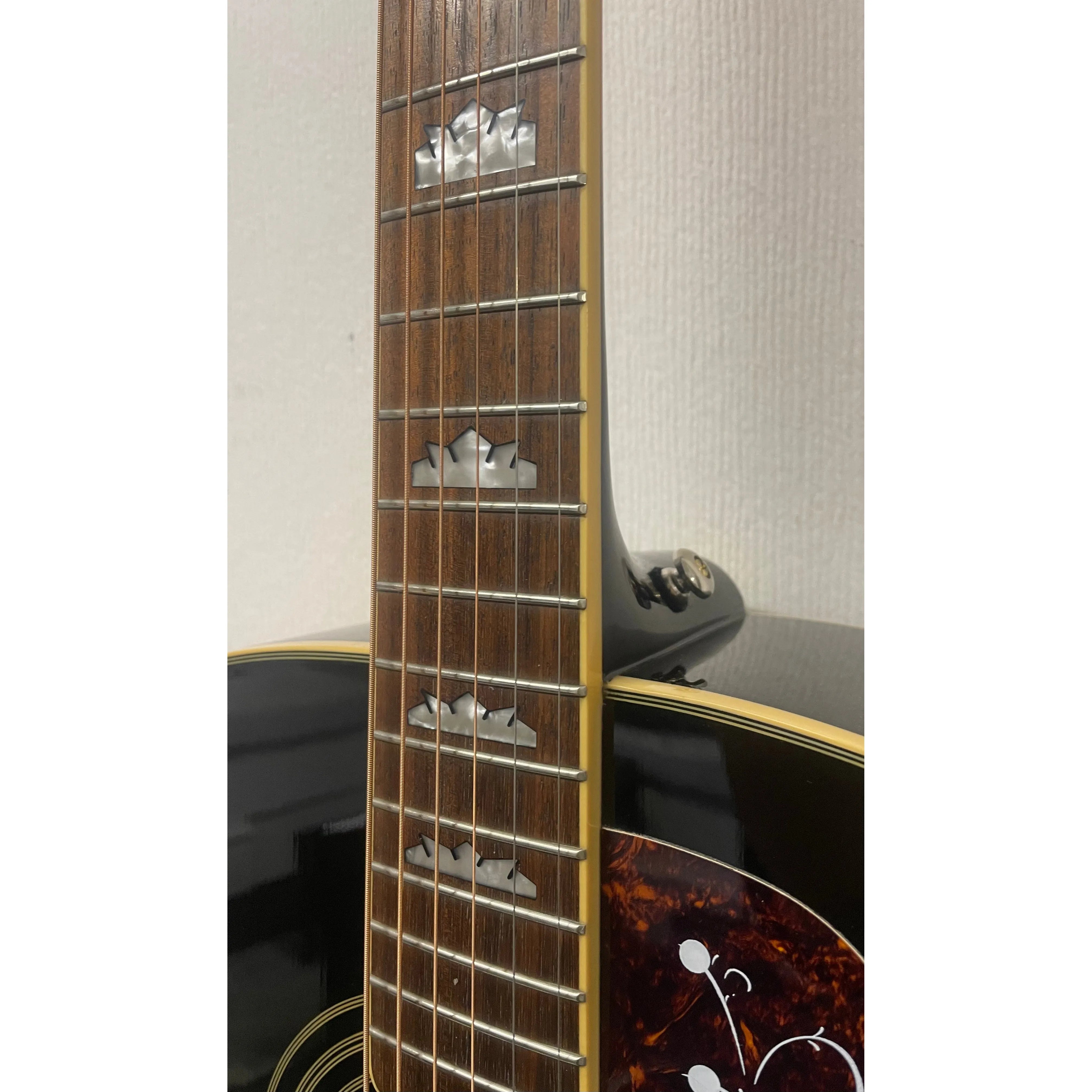 Epiphone EJ-200/VS Acoustic Guitar in Sunburst with Hardcase Pre-Owned