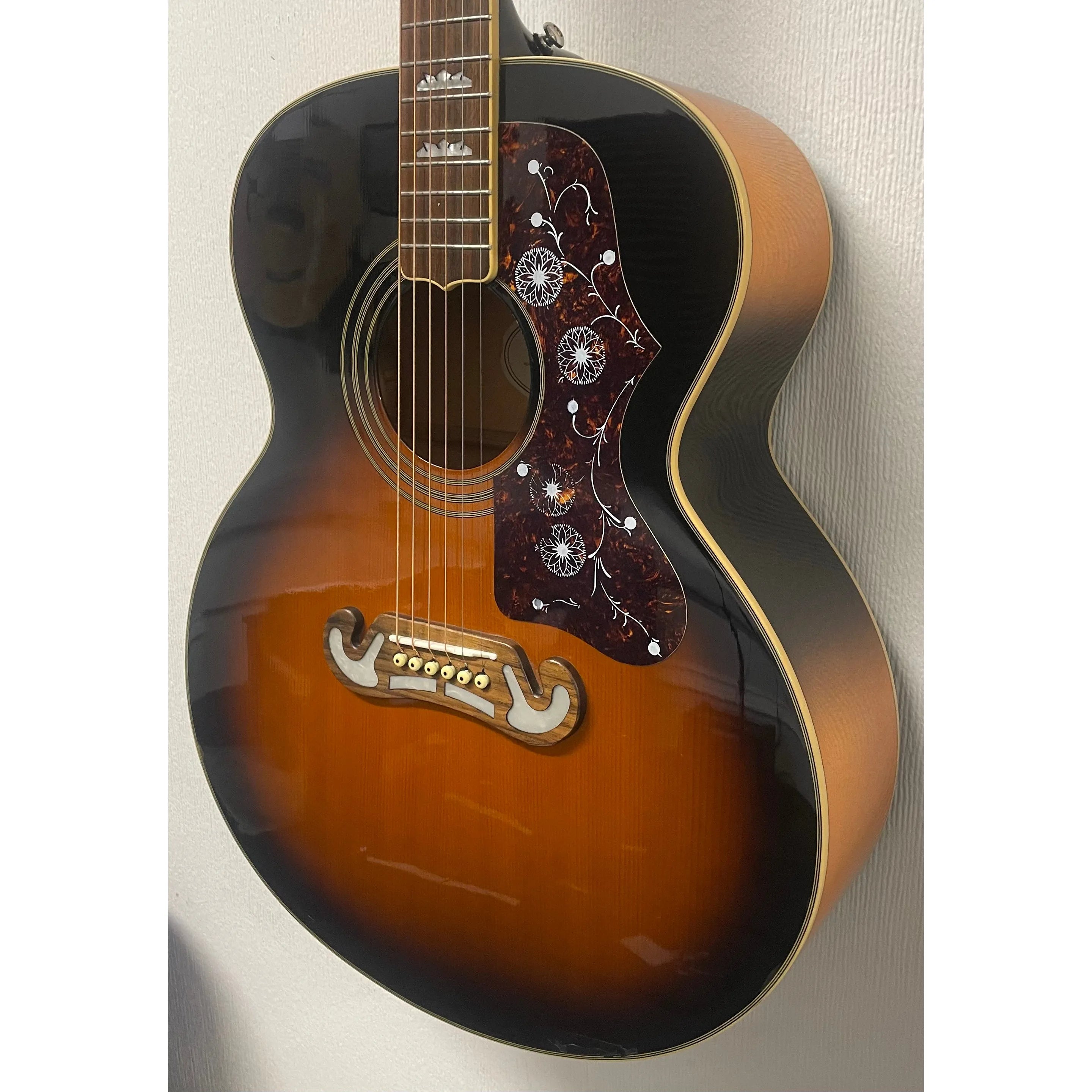 Epiphone EJ-200/VS Acoustic Guitar in Sunburst with Hardcase Pre-Owned