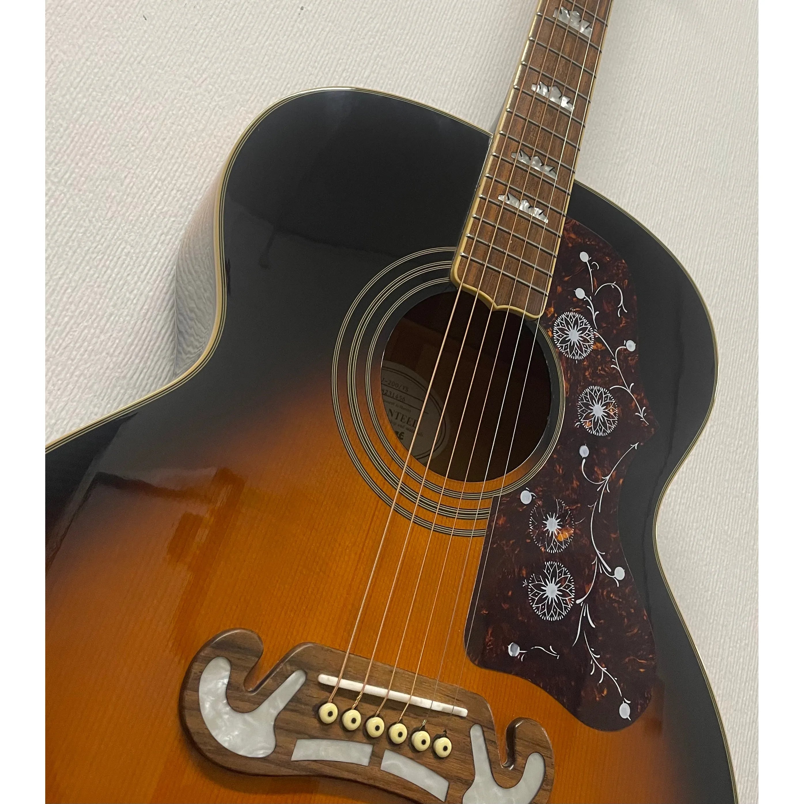 Epiphone EJ-200/VS Acoustic Guitar in Sunburst with Hardcase Pre-Owned