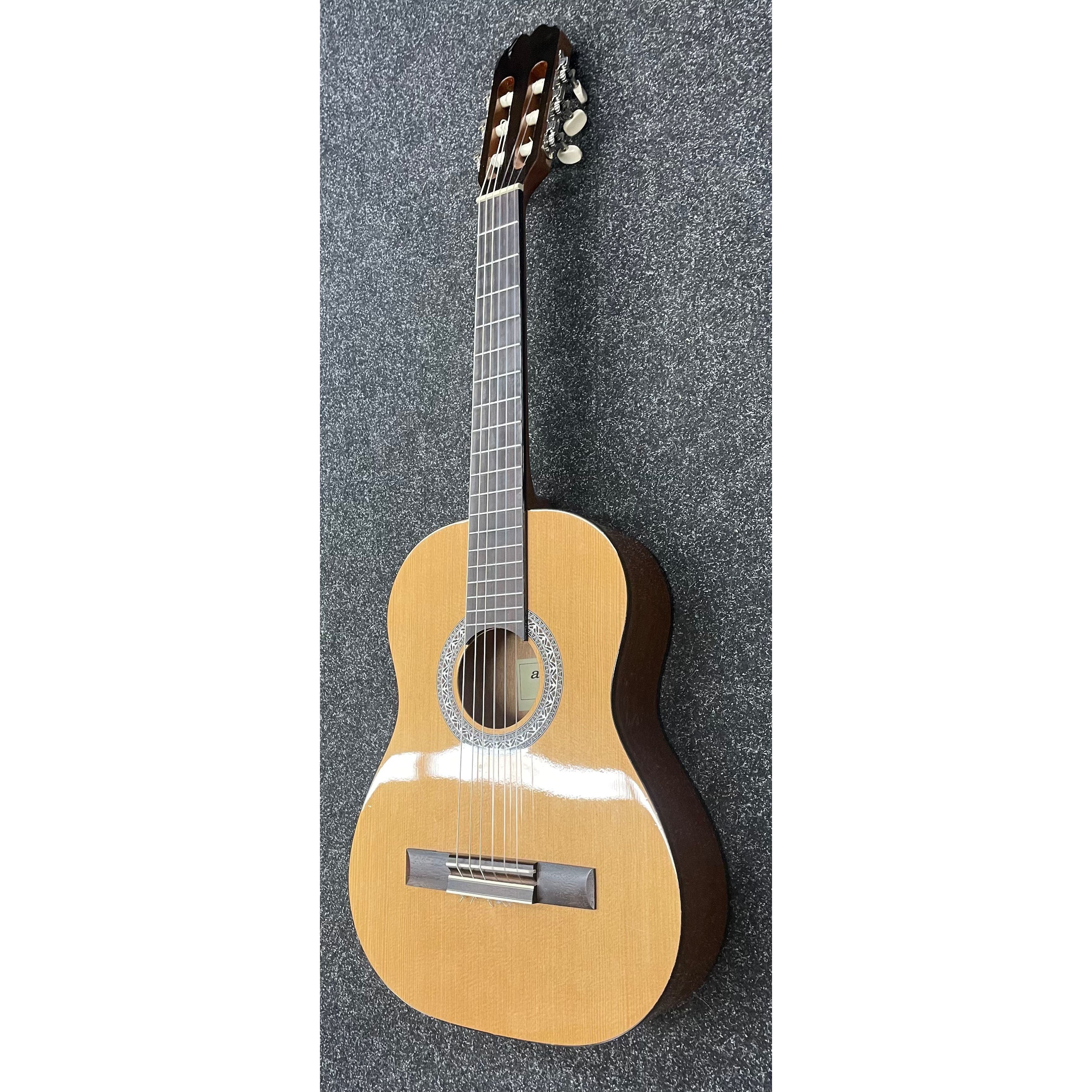 Admira Alba 1/2 Size Classical Guitar For Kids Pre-Owned