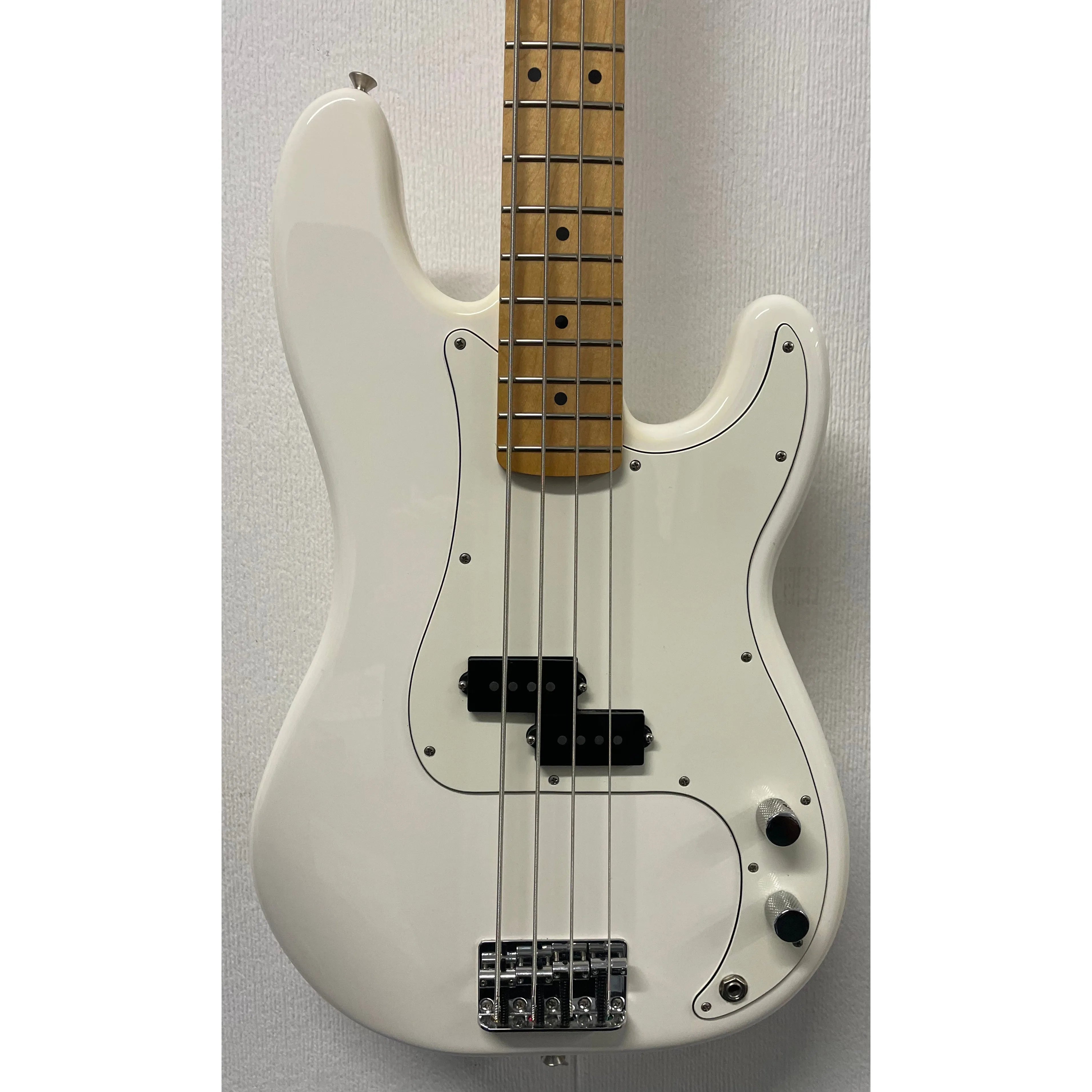 Fender Player Precision Bass in Polar White, Mexican, 2020, with Gigbag Pre-Owned
