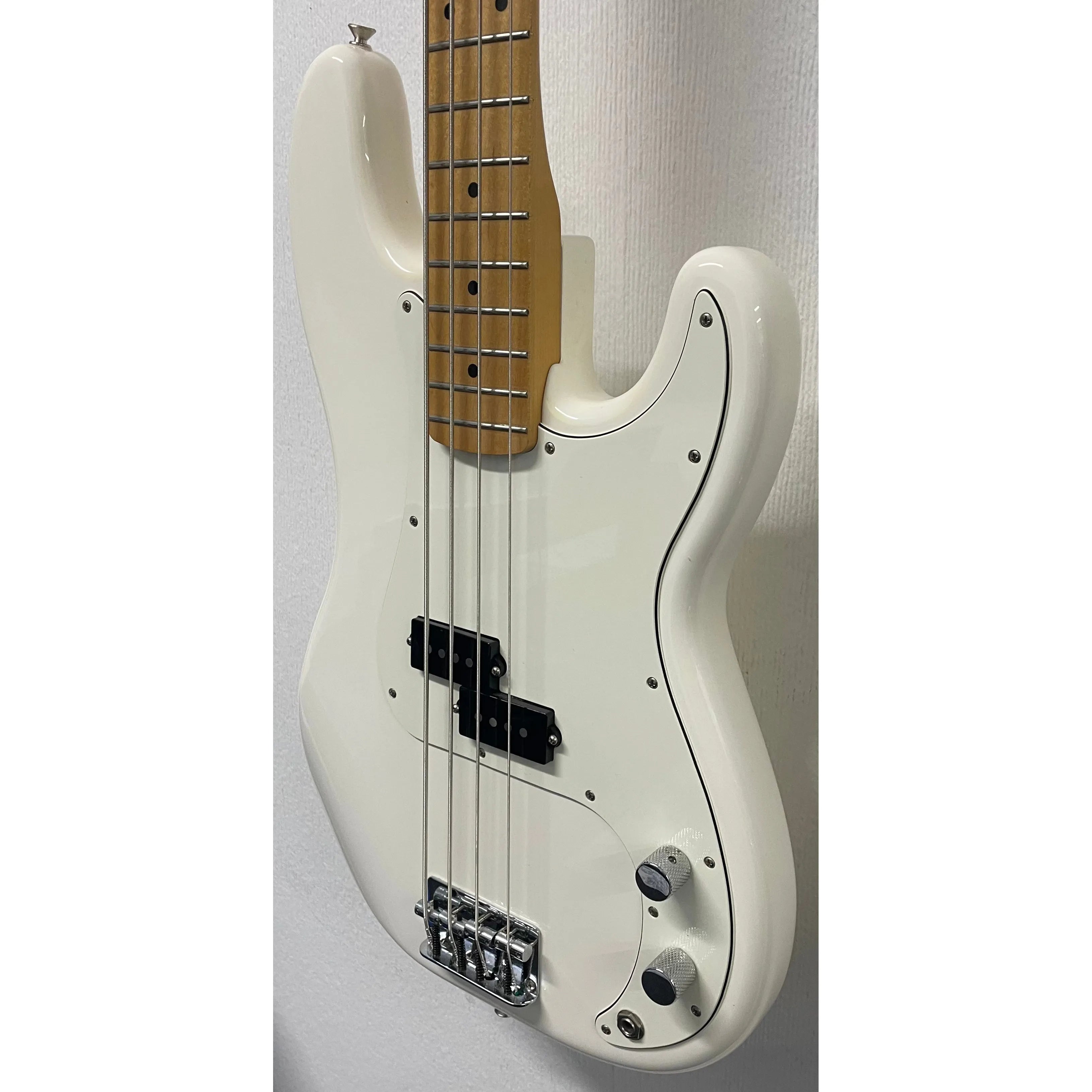 Fender Player Precision Bass in Polar White, Mexican, 2020, with Gigbag Pre-Owned