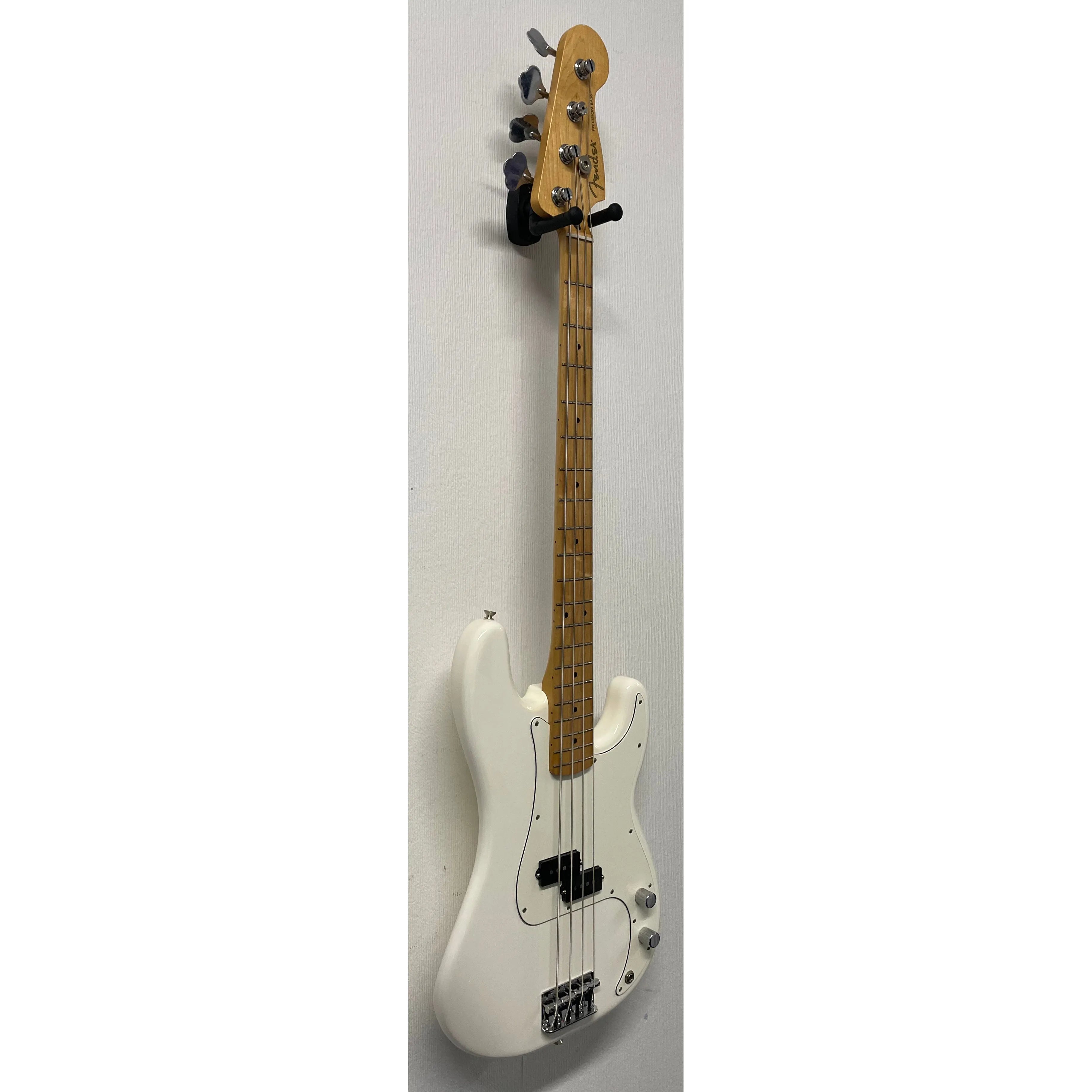 Fender Player Precision Bass in Polar White, Mexican, 2020, with Gigbag Pre-Owned