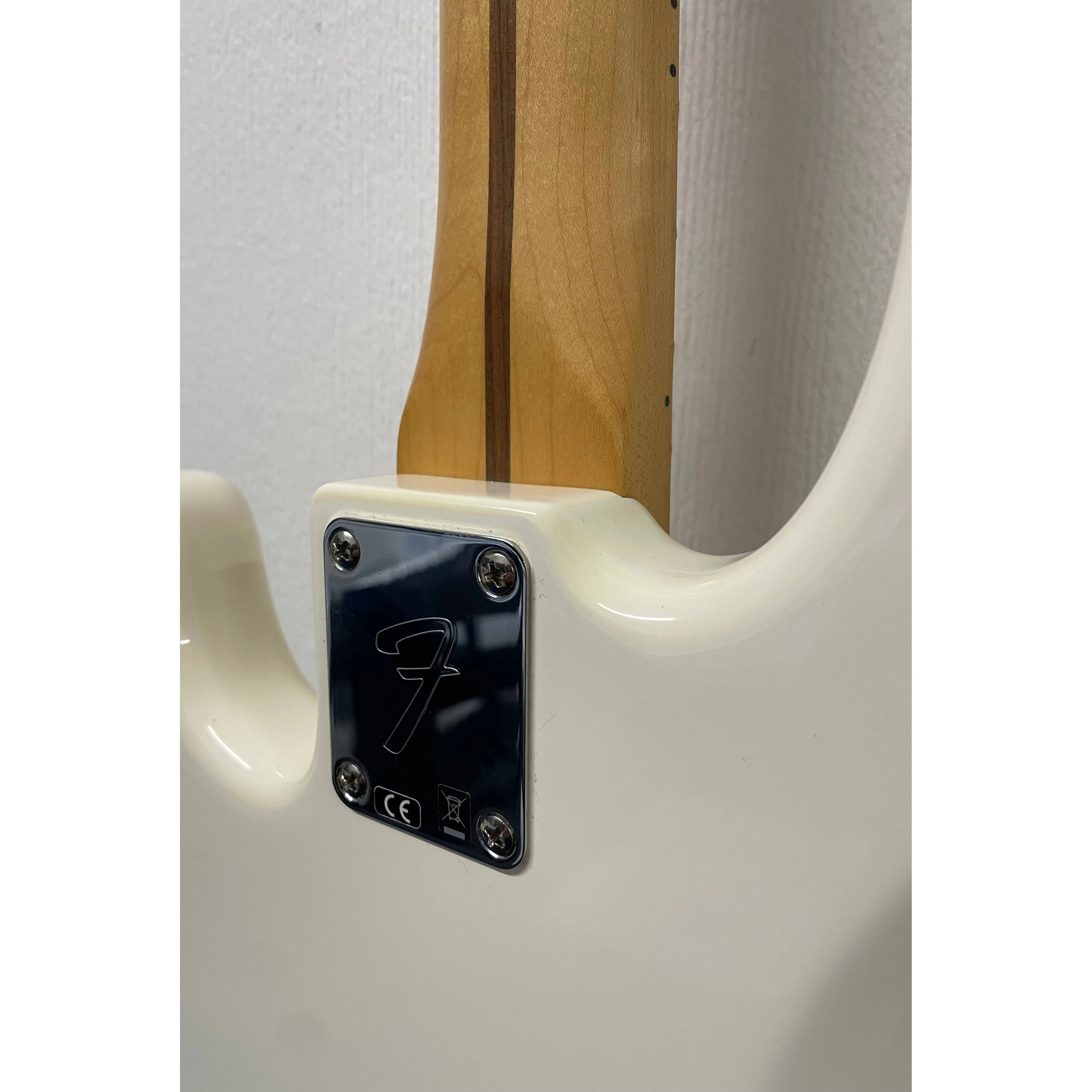 Fender Player Precision Bass in Polar White, Mexican, 2020, with Gigbag Pre-Owned