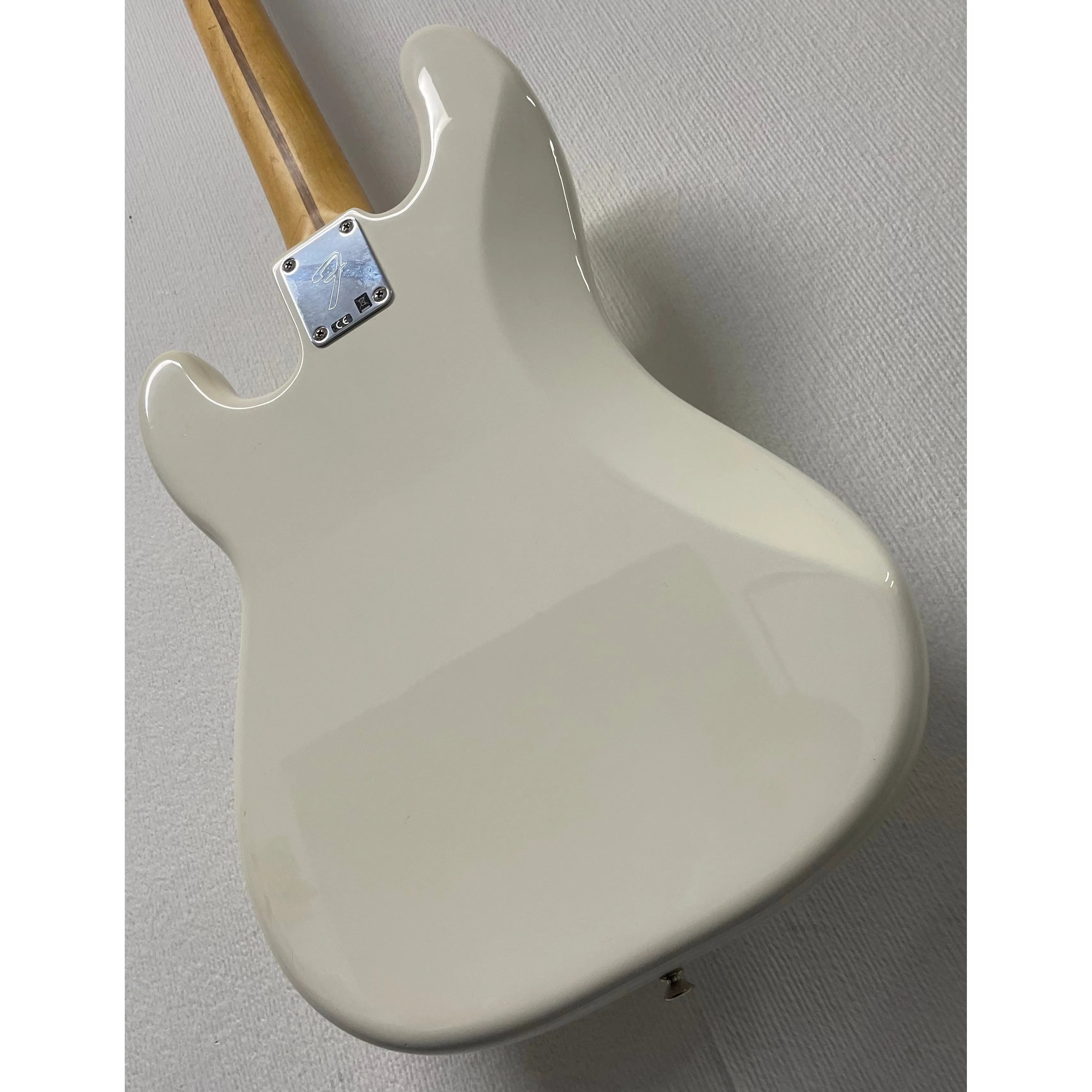 Fender Player Precision Bass in Polar White, Mexican, 2020, with Gigbag Pre-Owned