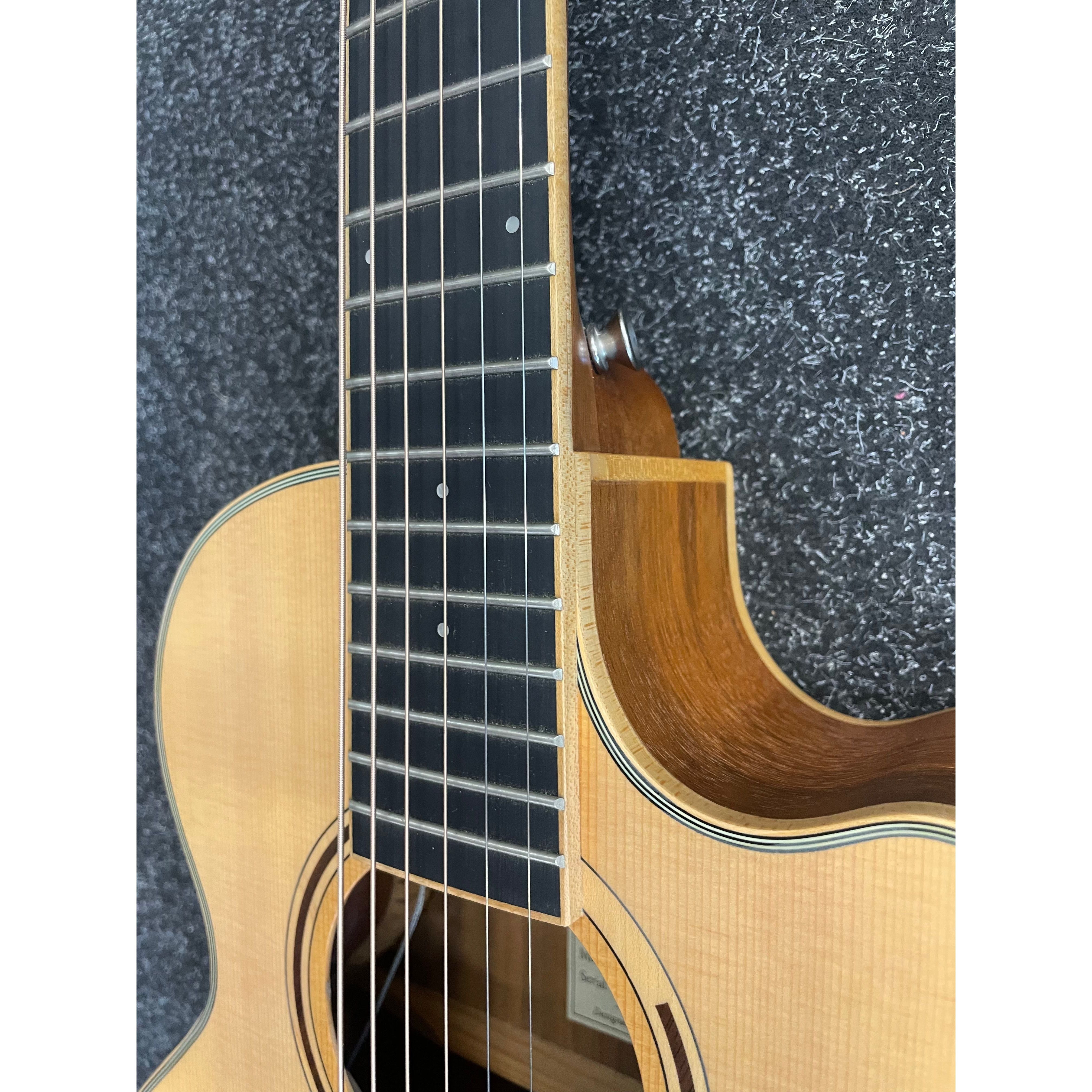 Tanglewood Discovery DBT-TCE-BW Travel Sized Electro Acoustic Guitar in Black Walnut and Spruce with Gigbag Pre-Owned