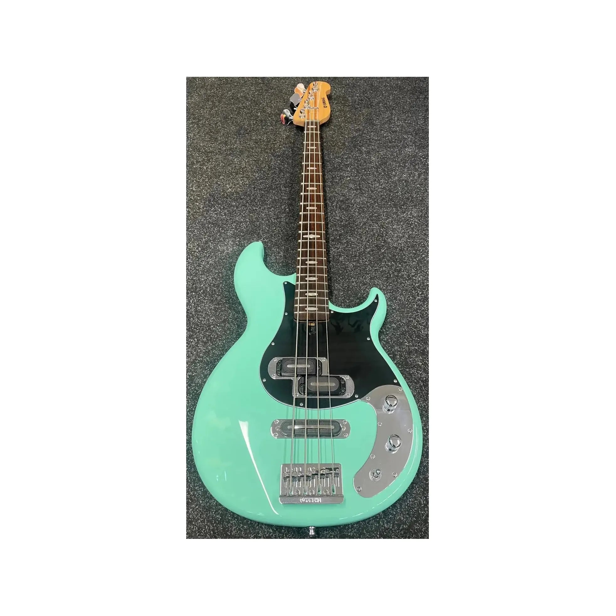 Yamaha BB1024X Electric Bass Guitar, PJ Style, Refinished in Mint Yamaha BB1024X Electric Bass Guitar, PJ Style, Refinished in Mint