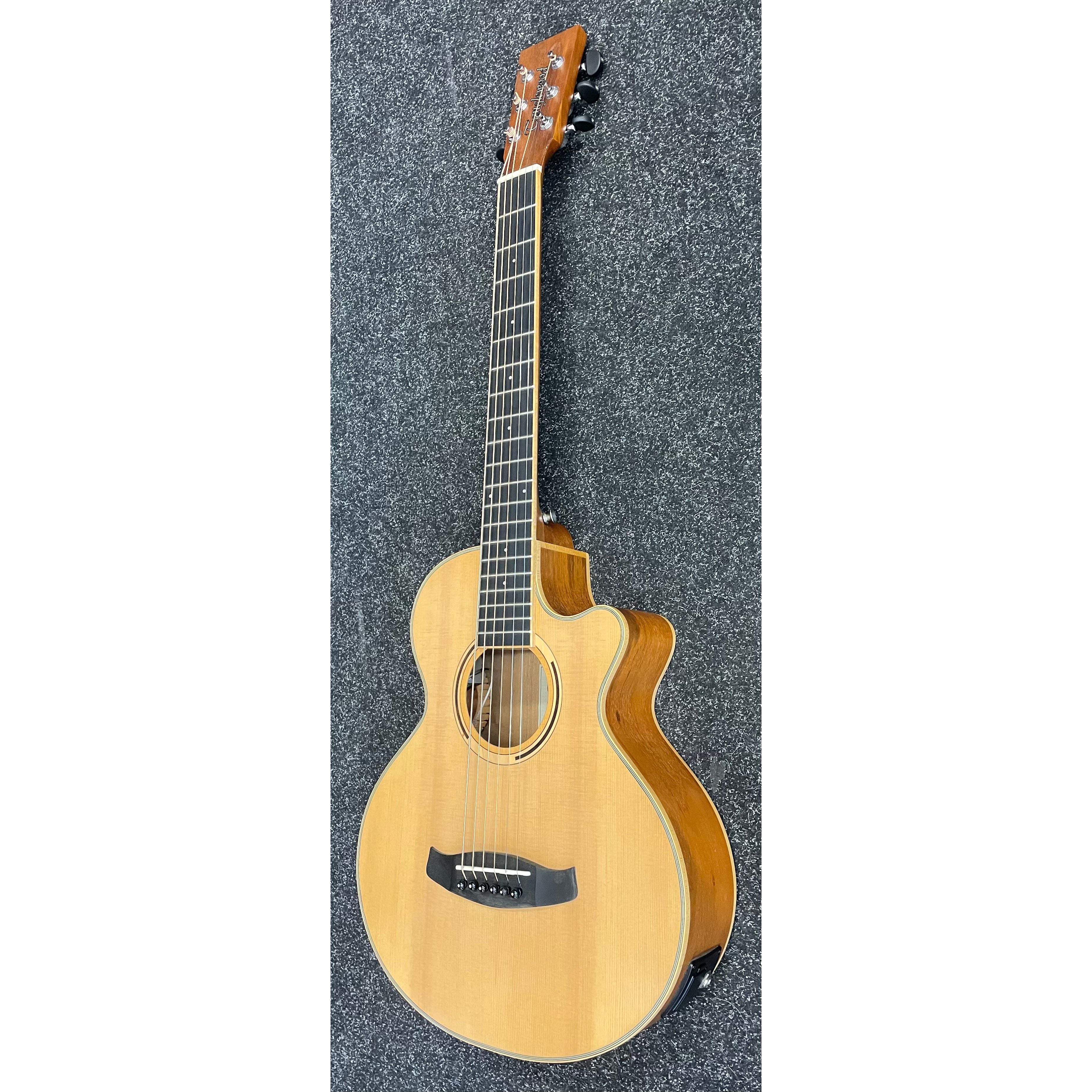 Tanglewood Discovery DBT-TCE-BW Travel Sized Electro Acoustic Guitar in Black Walnut and Spruce with Gigbag Pre-Owned