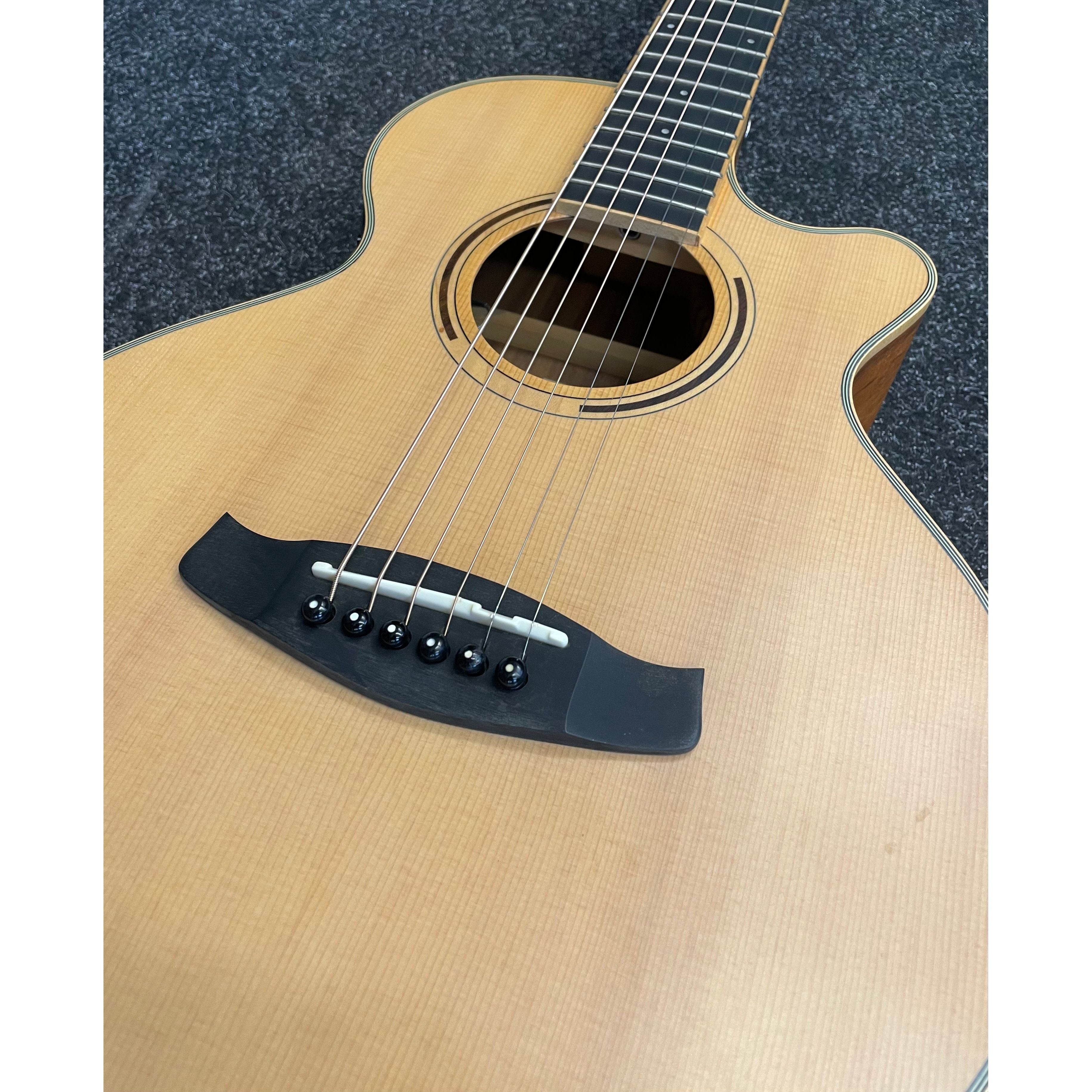 Tanglewood Discovery DBT-TCE-BW Travel Sized Electro Acoustic Guitar in Black Walnut and Spruce with Gigbag Pre-Owned