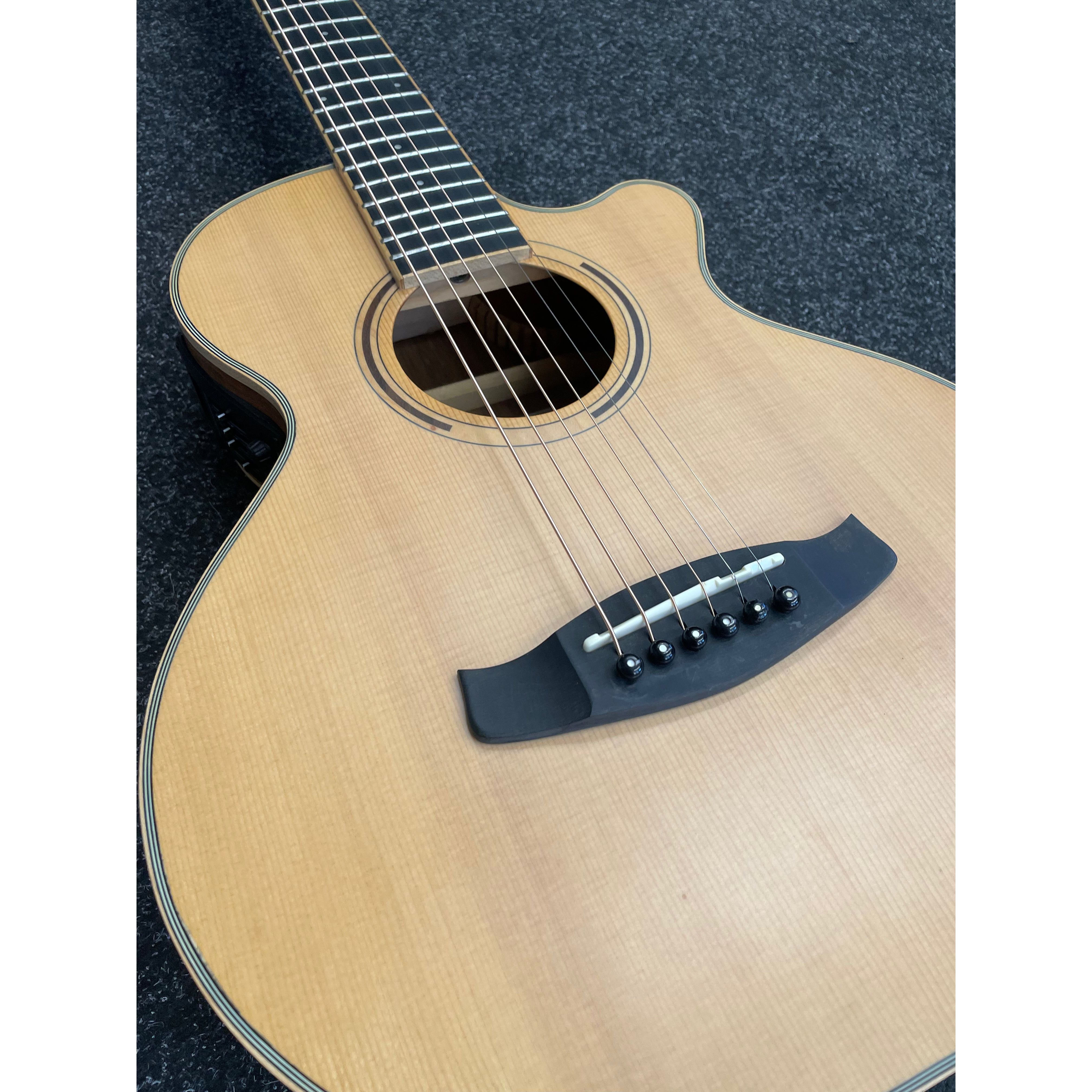 Tanglewood Discovery DBT-TCE-BW Travel Sized Electro Acoustic Guitar in Black Walnut and Spruce with Gigbag Pre-Owned