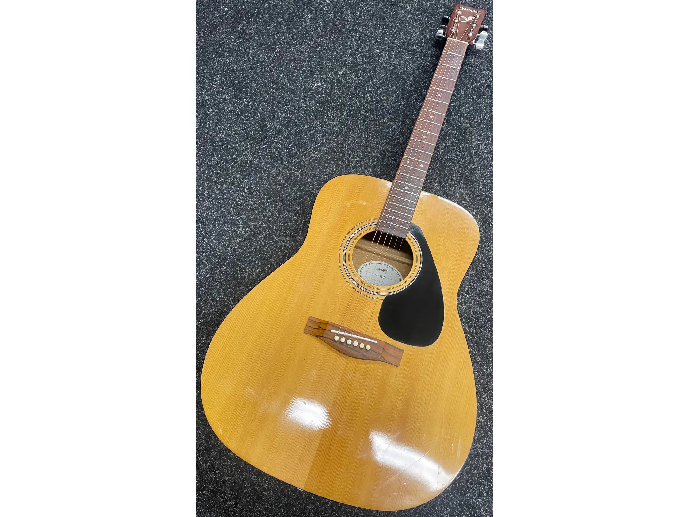 Yamaha F310 Acoustic Guitar Traditional Western in Natural Pre-Owned