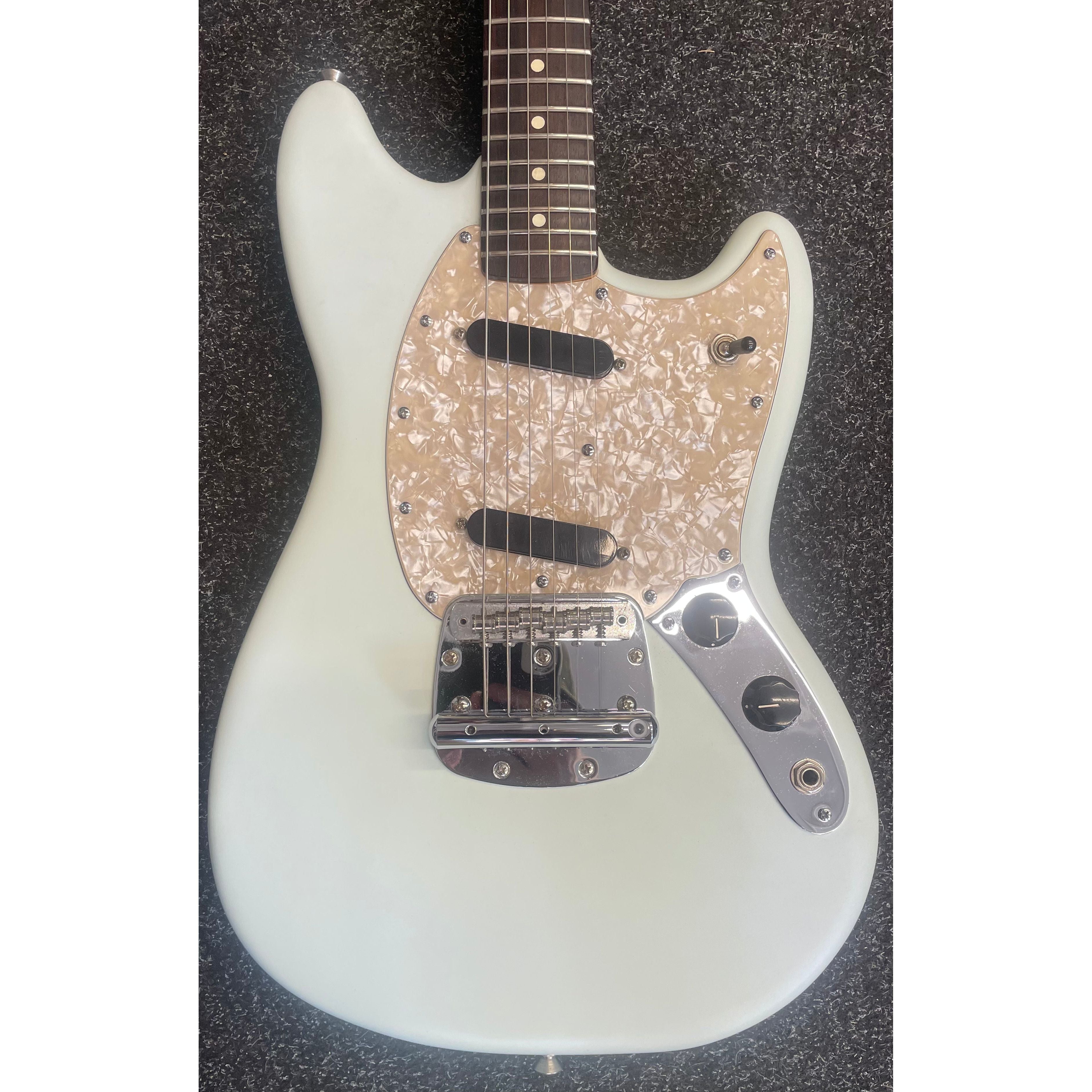 Fender Mustang Performer 2022 in Sonic Blue with Gig Bag Pre-Owned