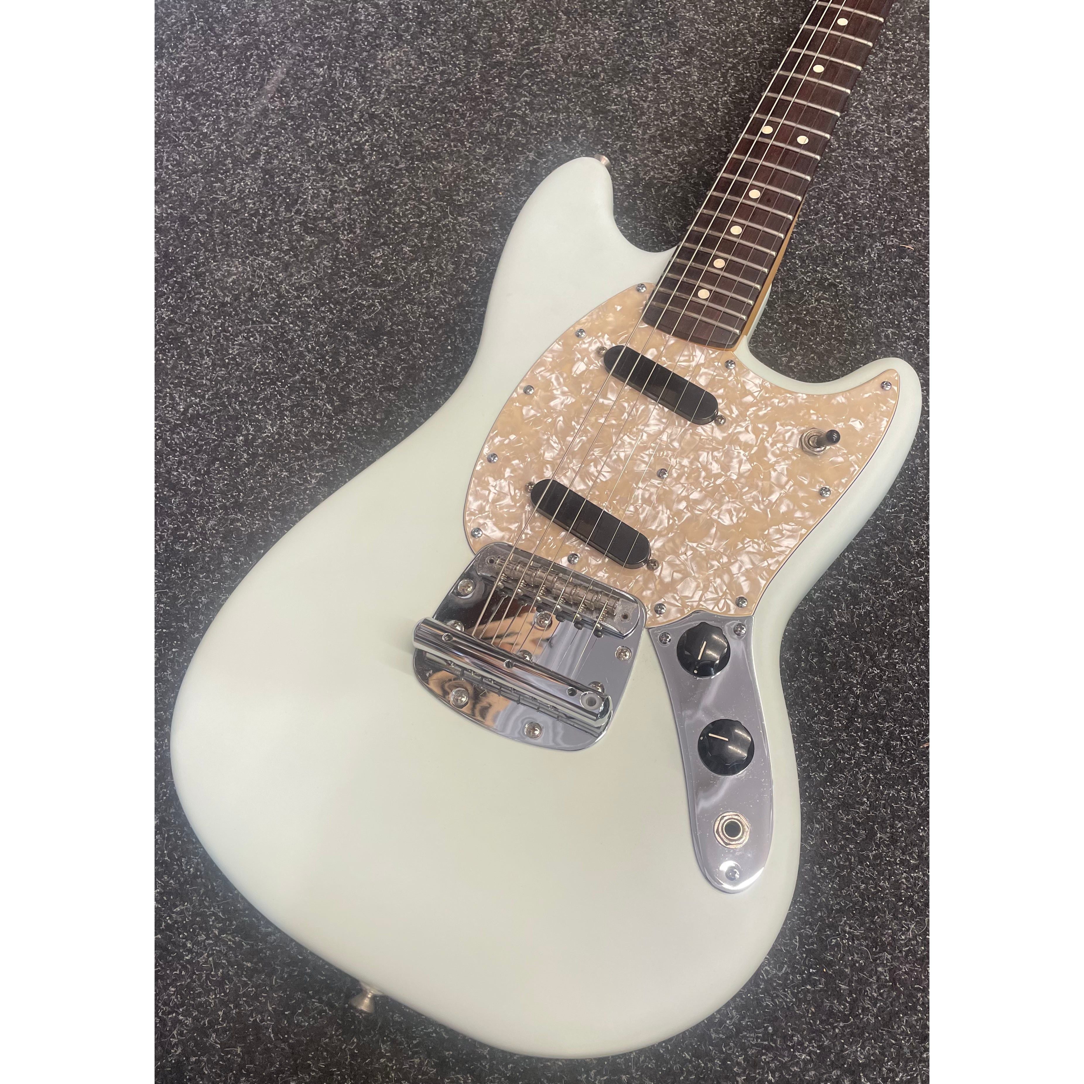 Fender Mustang Performer 2022 in Sonic Blue with Gig Bag Pre-Owned