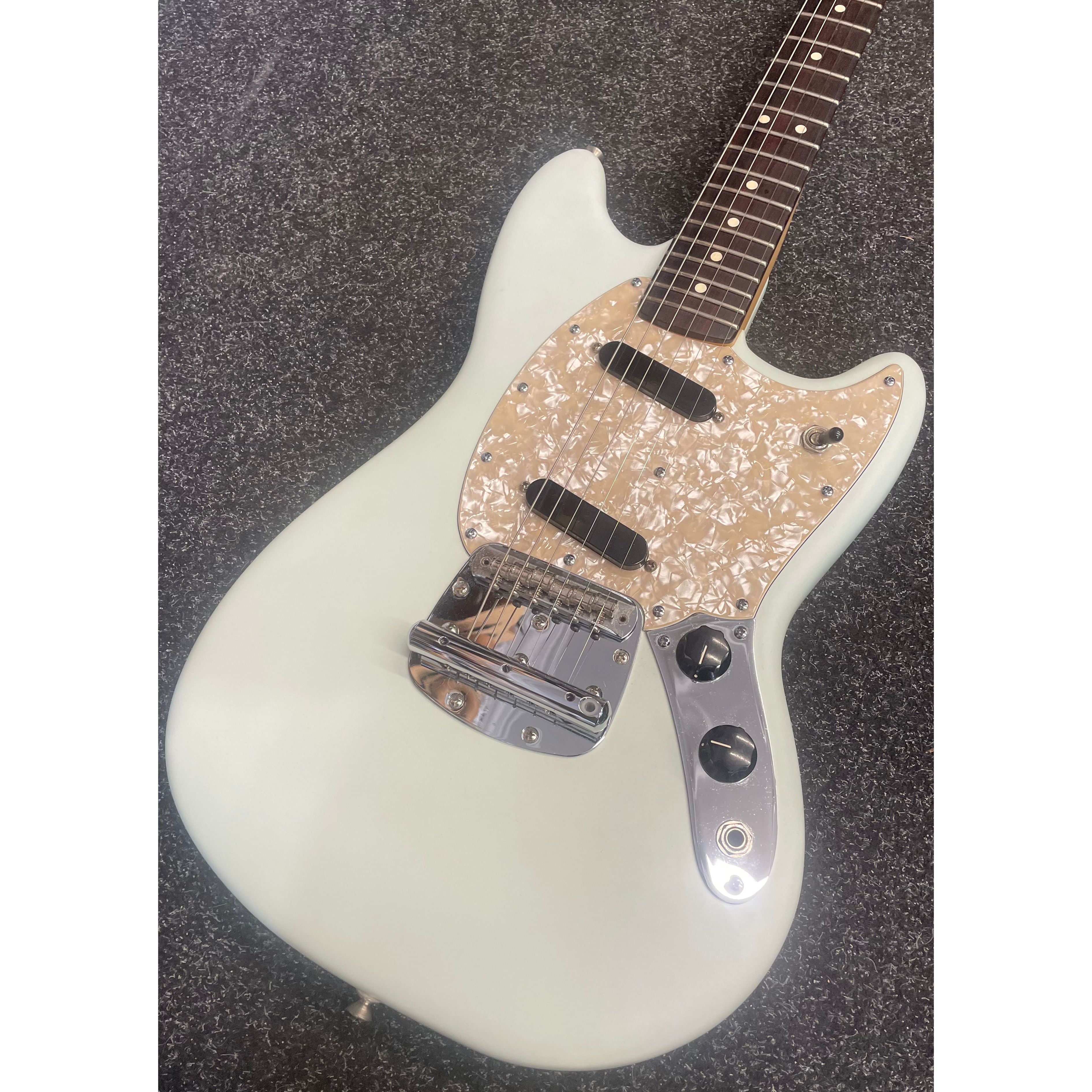 Fender Mustang Performer 2022 in Sonic Blue with Gig Bag Pre-Owned