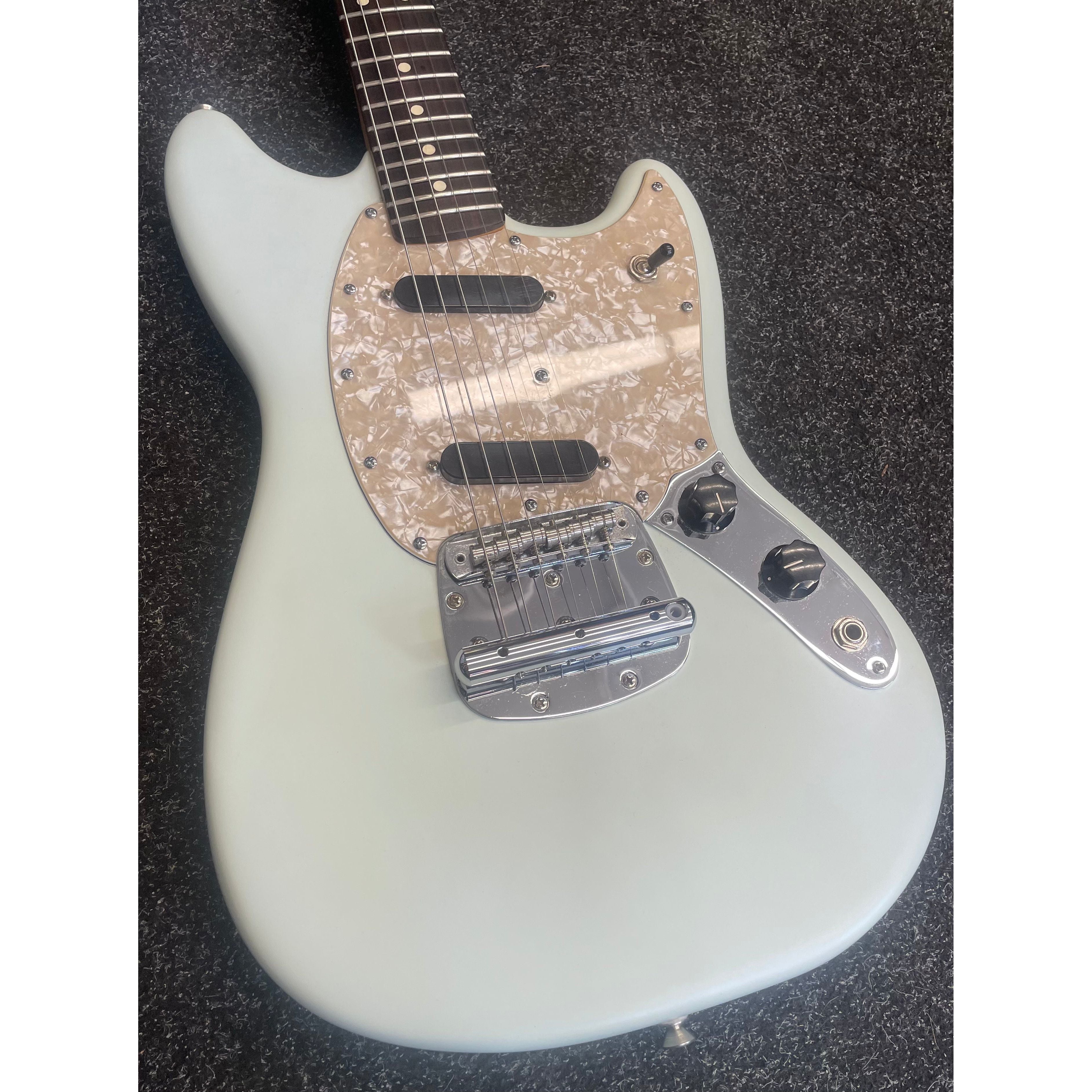 Fender Mustang Performer 2022 in Sonic Blue with Gig Bag Pre-Owned