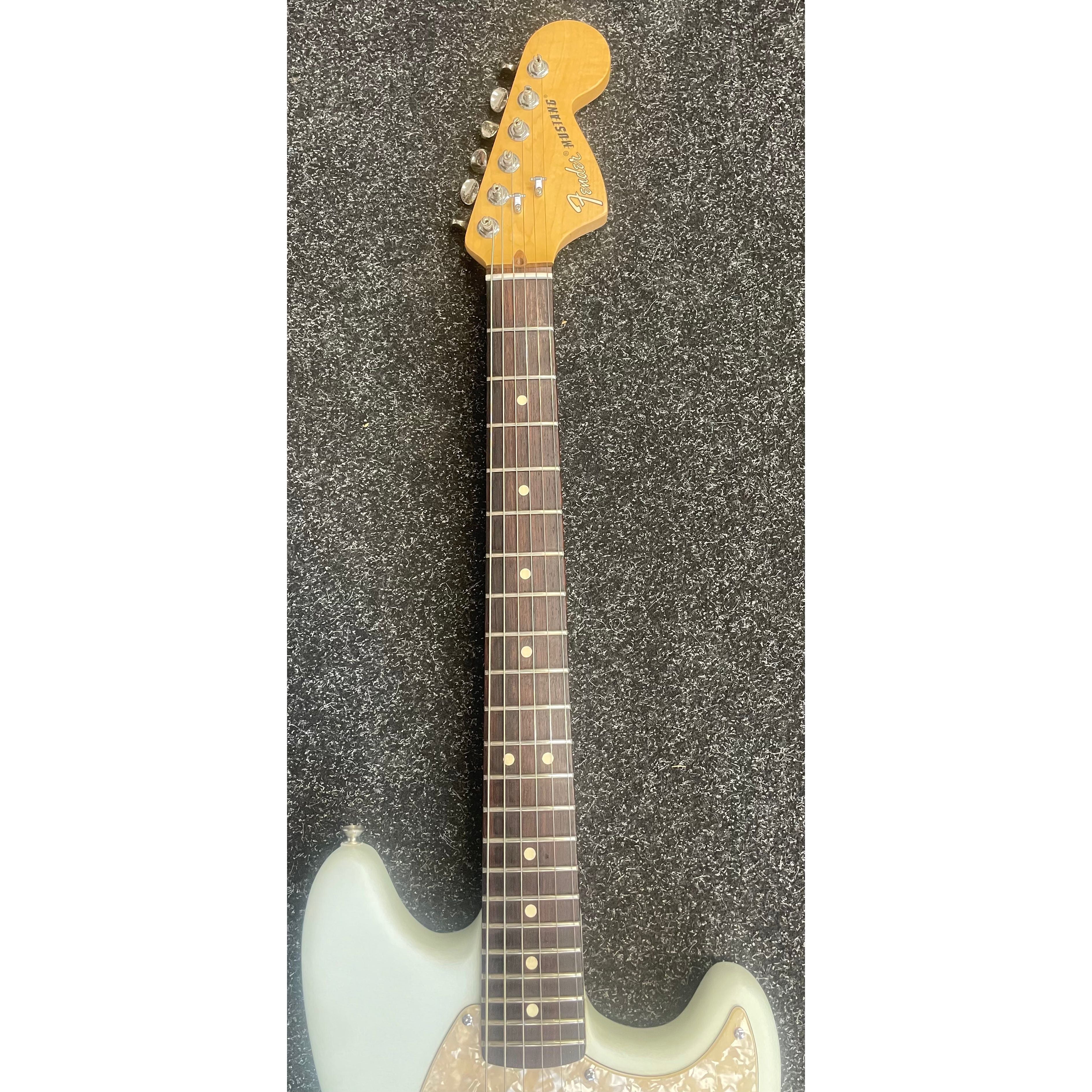 Fender Mustang Performer 2022 in Sonic Blue with Gig Bag Pre-Owned