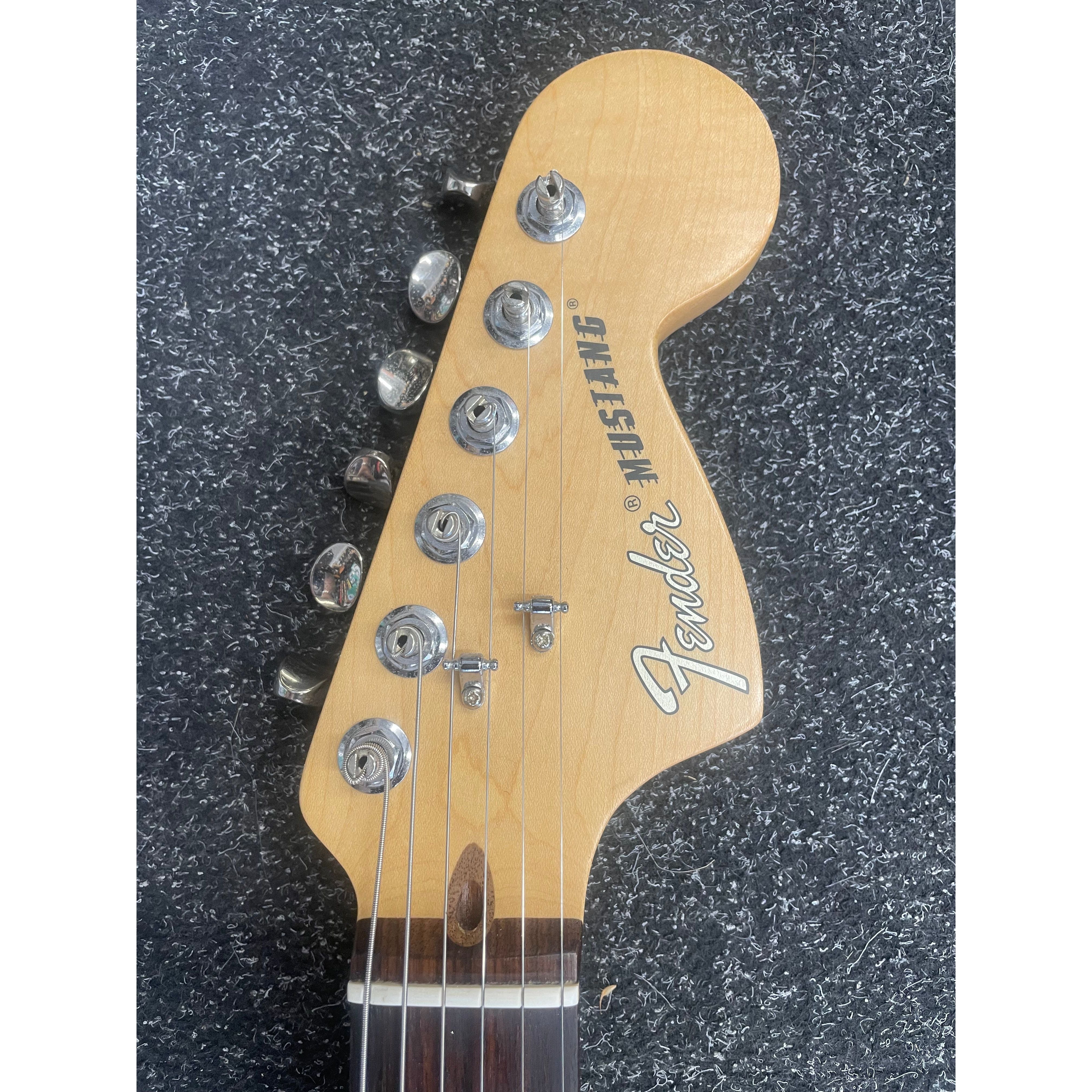 Fender Mustang Performer 2022 in Sonic Blue with Gig Bag Pre-Owned